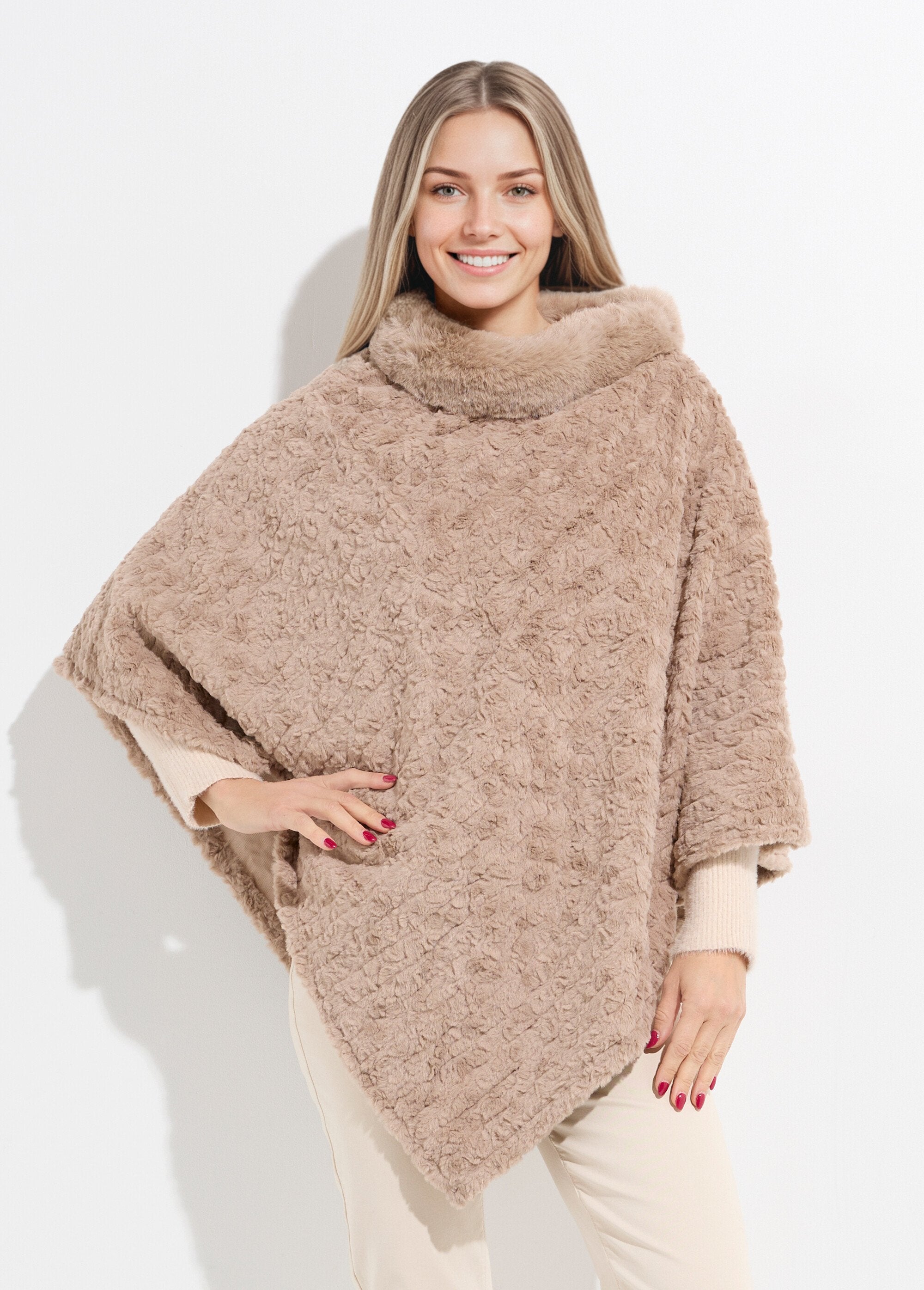 Poncho_in_pile_stile_sherpa_con_colletto_rialzato_Taupe_FA1_slim