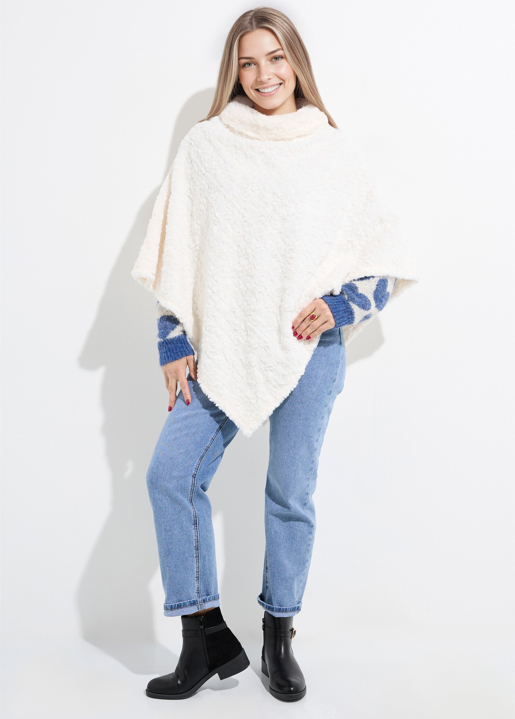 Poncho_in_pile_stile_sherpa_con_colletto_rialzato_Ecru_SF1_slim