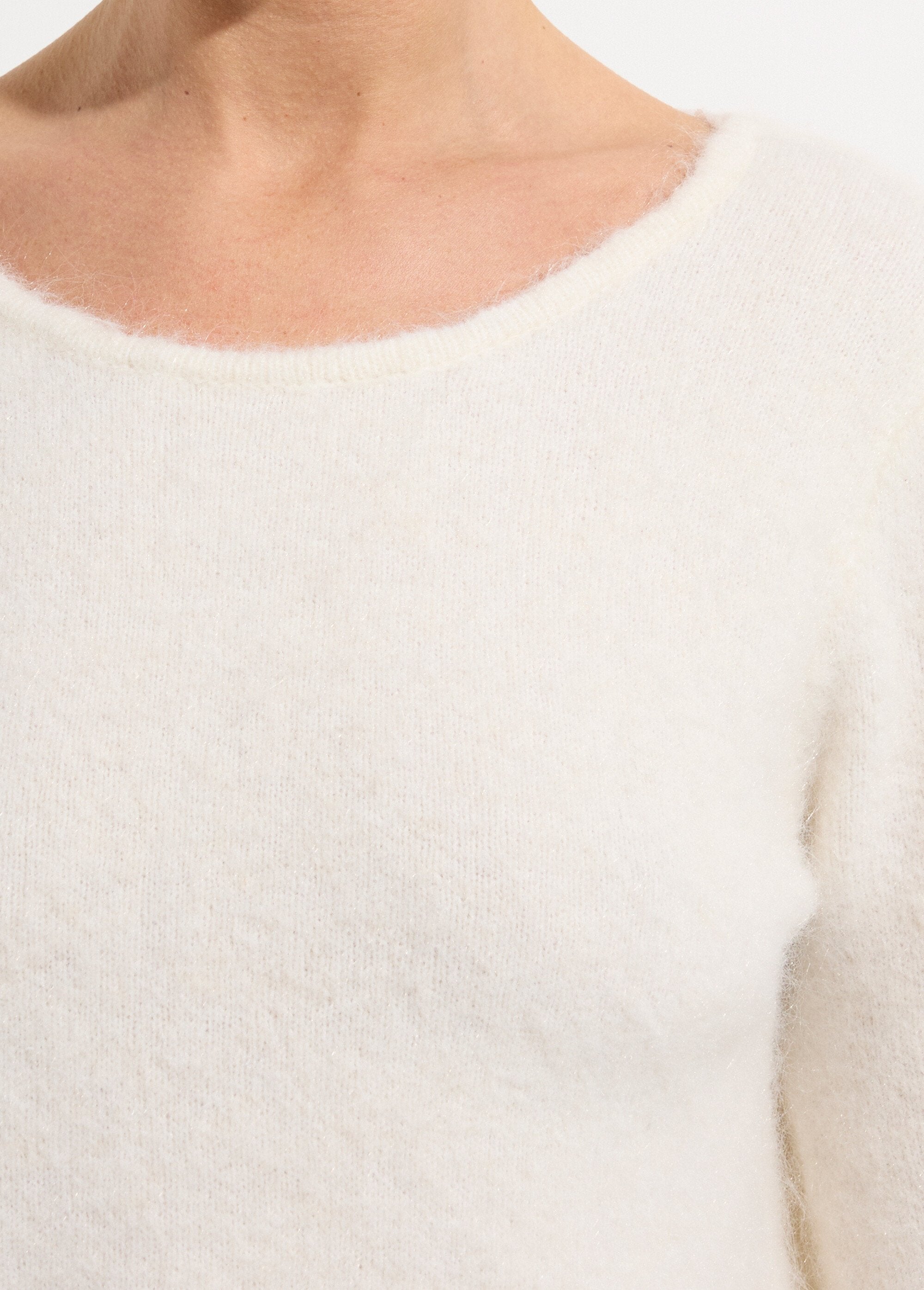 Maglia_in_lana_con_dettaglio_posteriore_in_pizzo_Ecru_DE1_slim