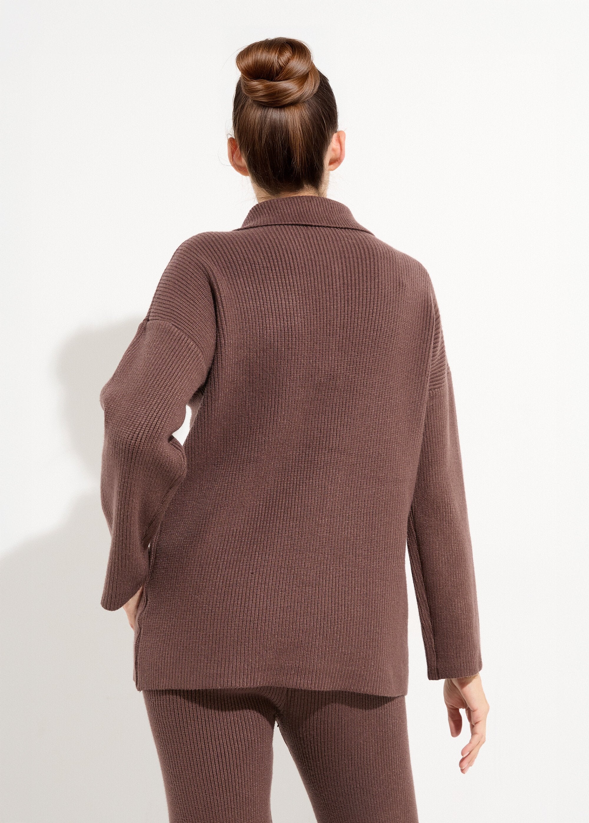 Confortevole_maglione_trucker_in_maglia_paffuta_Chocolat_DO1_slim