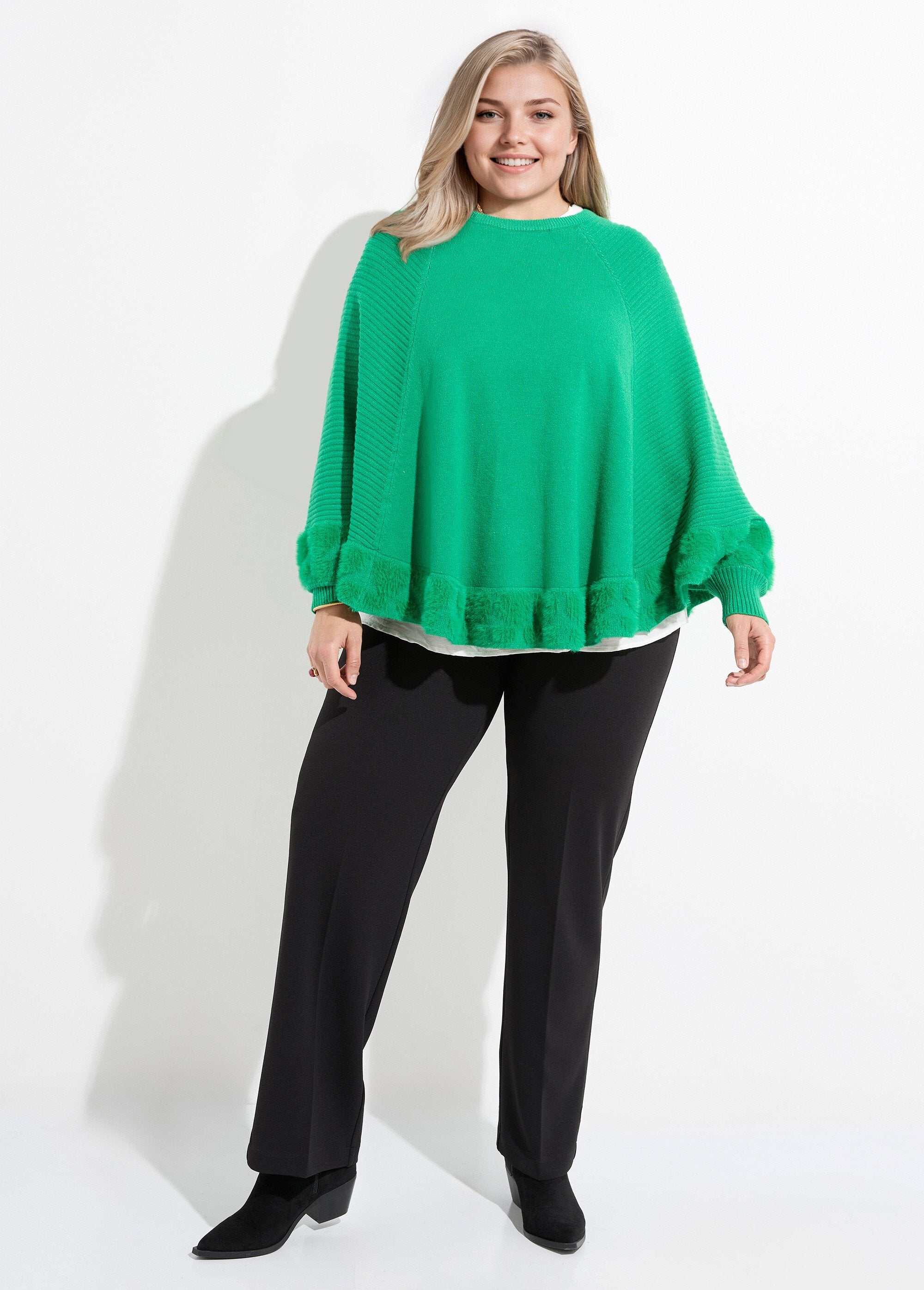 Poncho_a_mantella_lavorato_a_maglia_con_cuori_e_collo_rotondo_Vert_vif_SF1_curvy