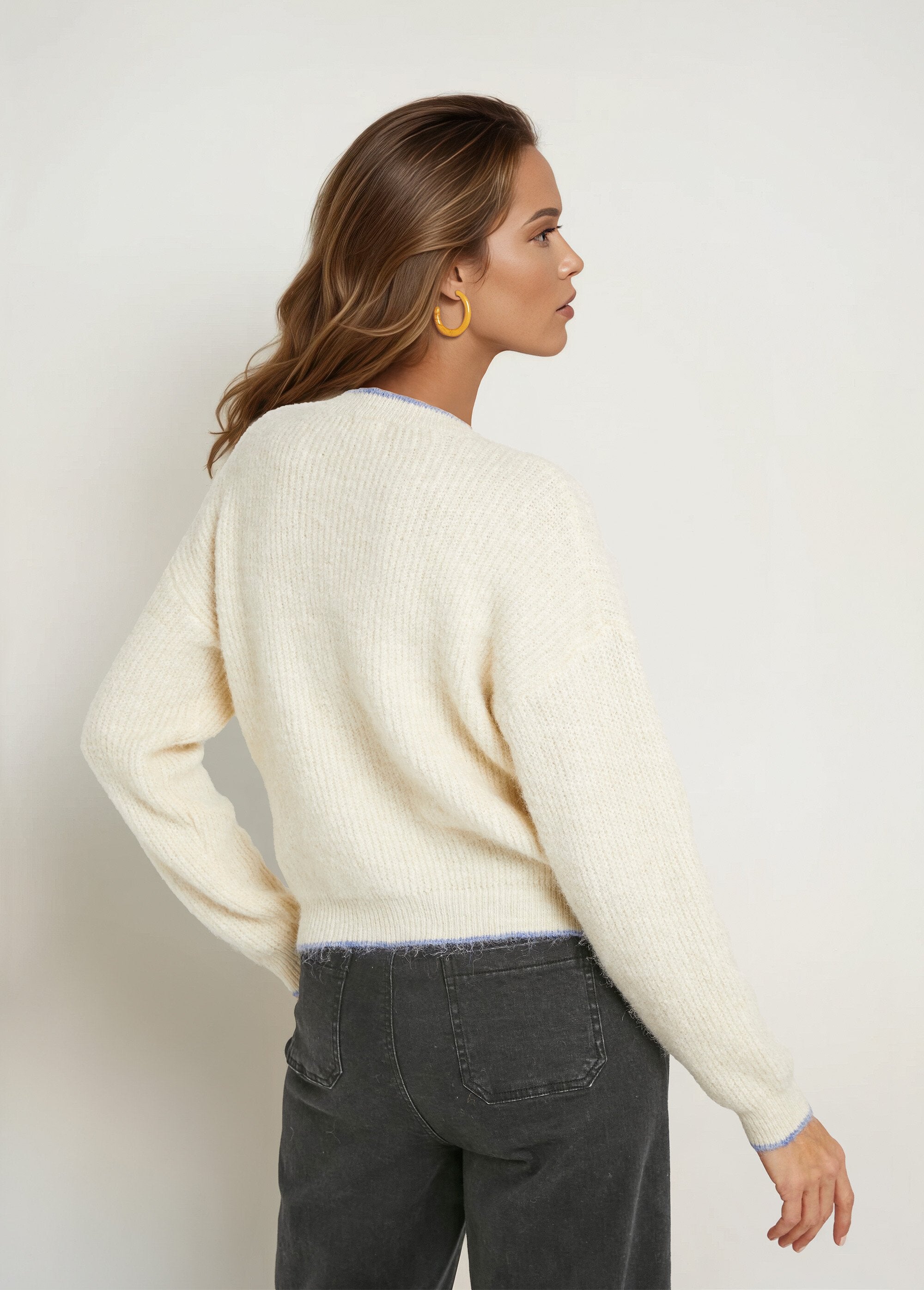Maglione_in_lana_calda,_collo_a_barchetta_Ecru_DO1_slim