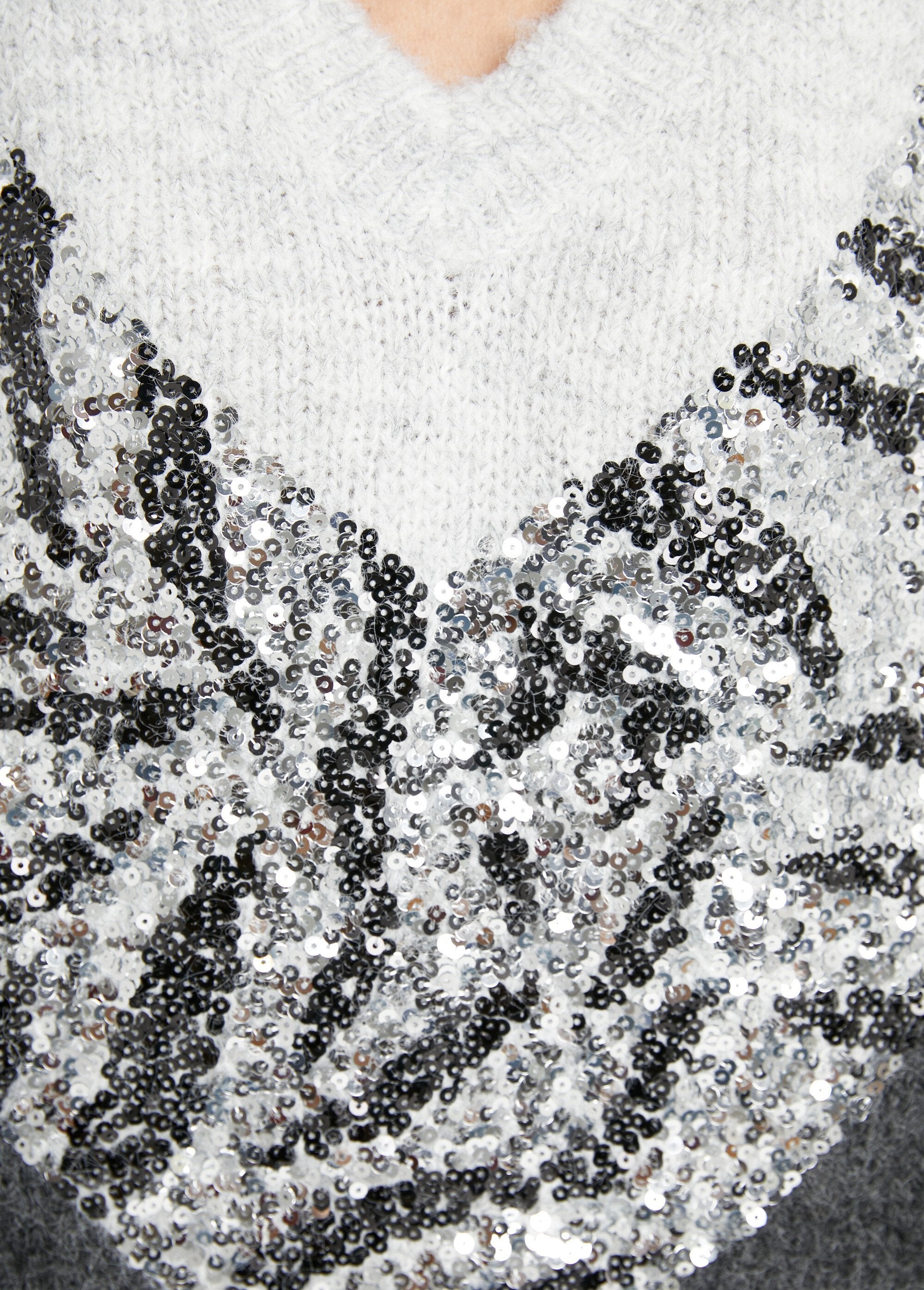 Caldo_maglione_bicolore_con_scollo_a_V_e_paillettes_Gris_DE3_slim