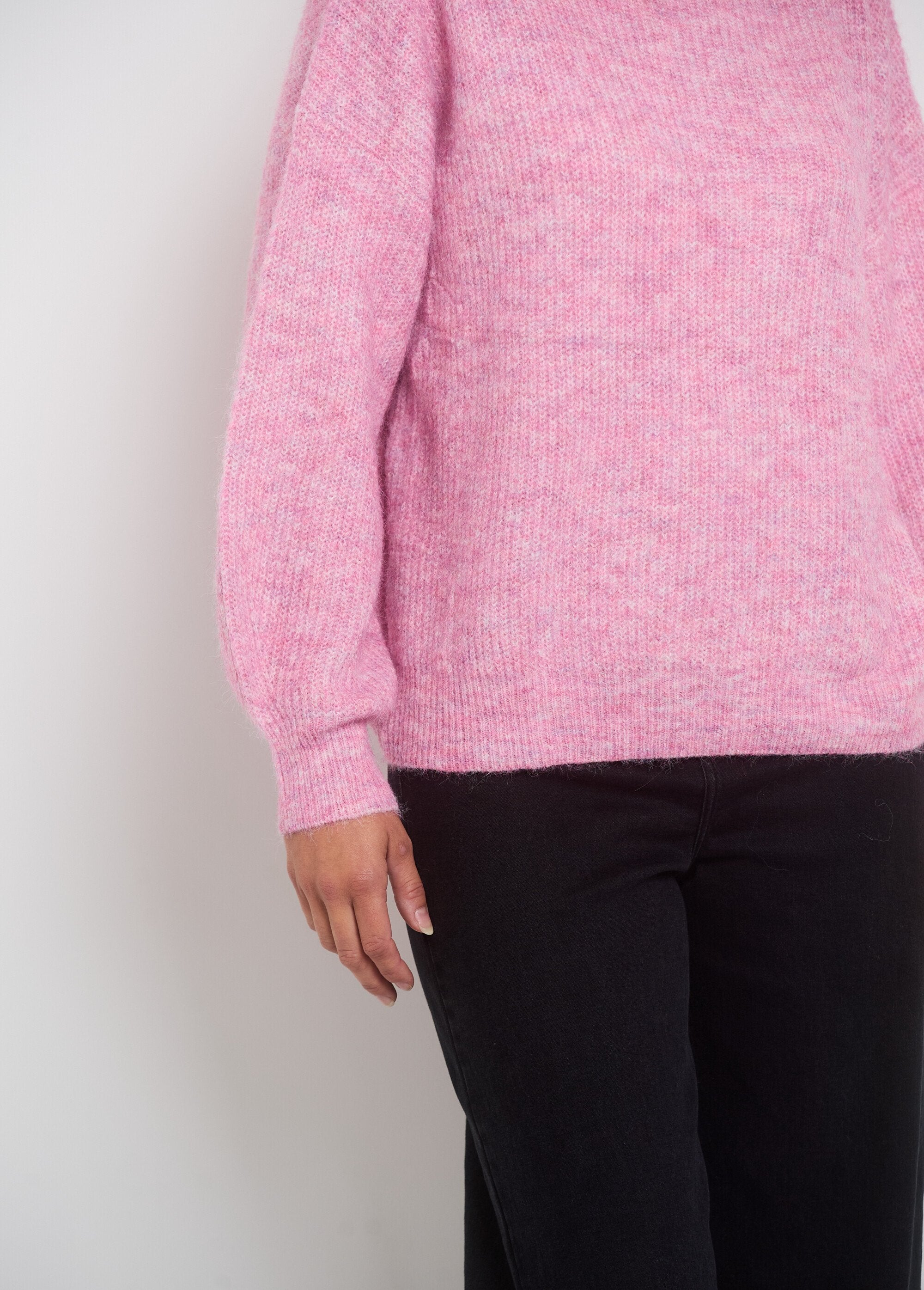 Caldo_maglione_con_scollo_a_barca_e_spalle_scese_Rose_DE2_slim