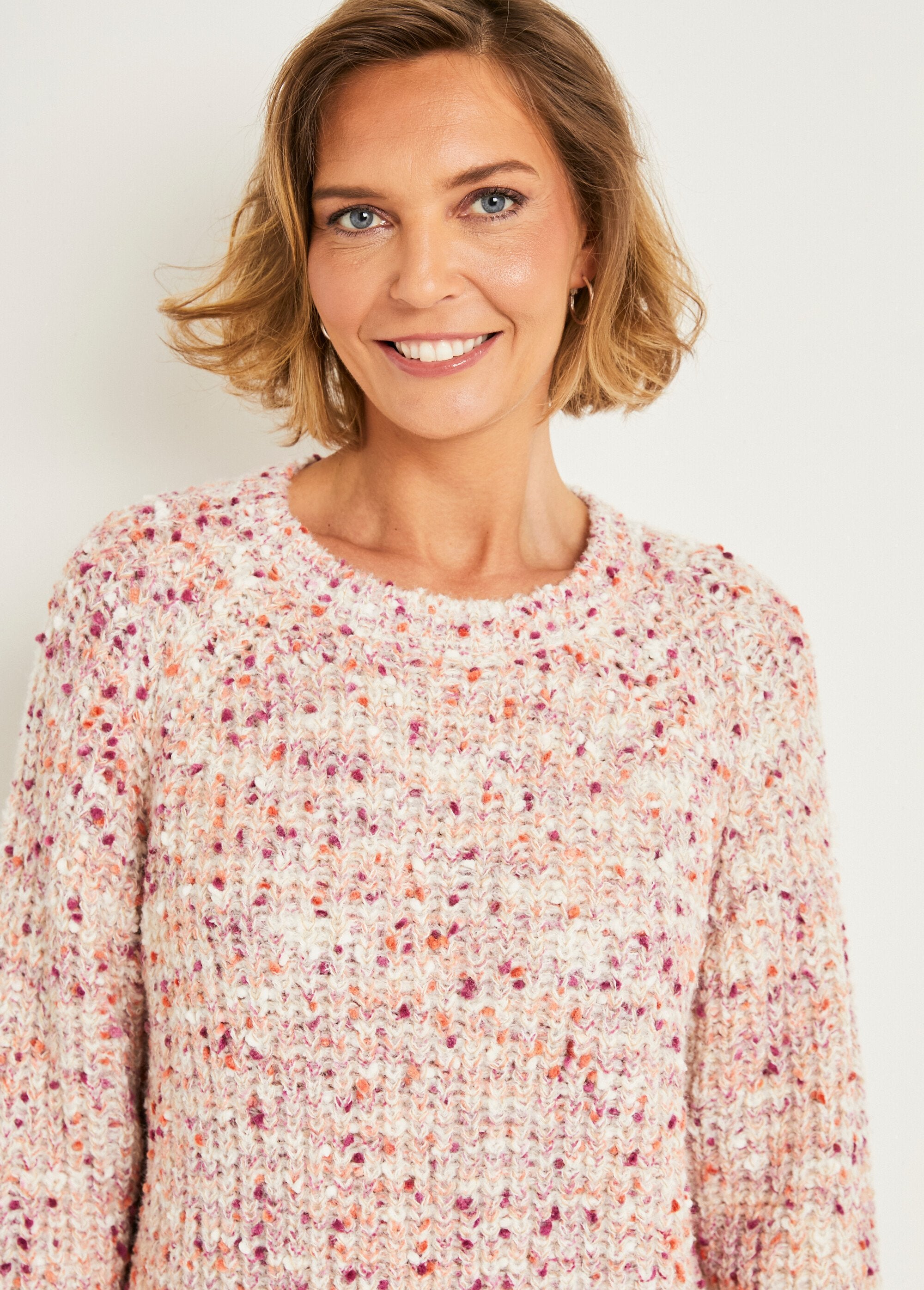 Caldo_maglione_a_girocollo_in_maglia_con_perline_Beige_DE1_slim