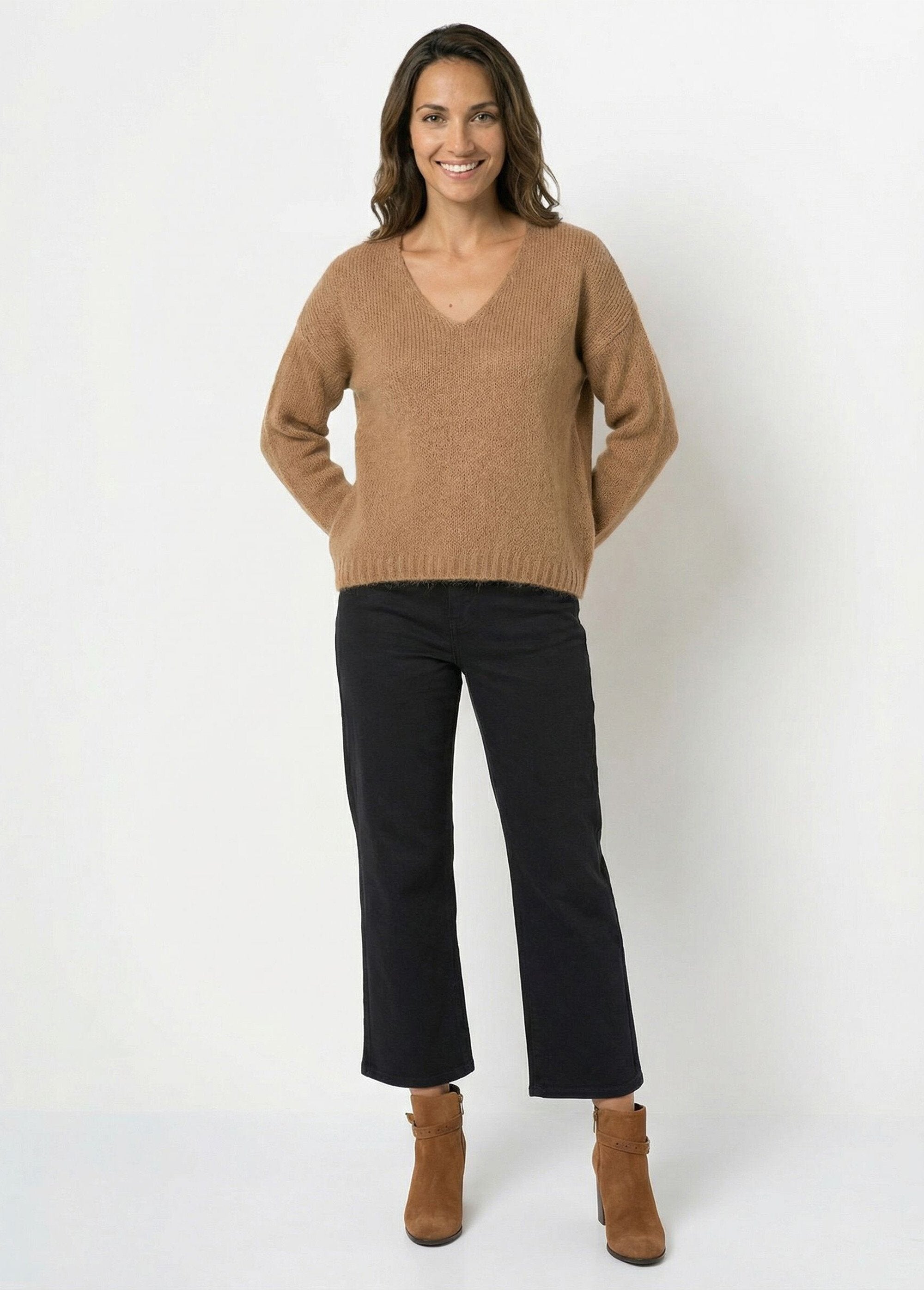 Caldo_maglione_con_scollo_a_V_e_mohair_Camel_SF1_slim