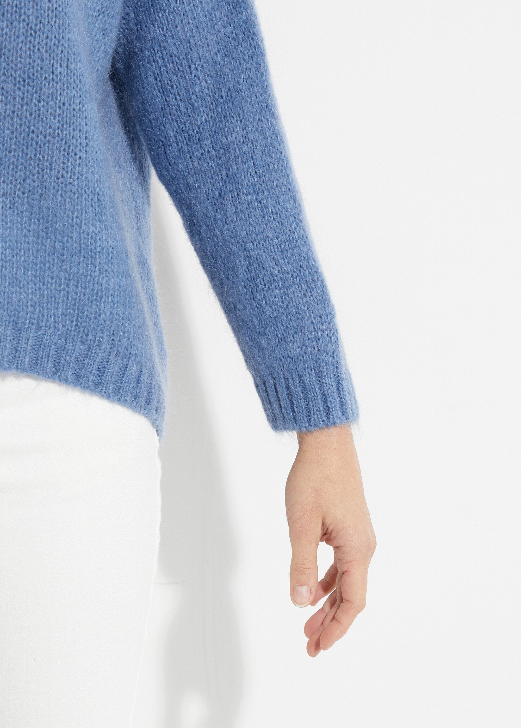 Caldo_maglione_con_scollo_a_V_e_mohair_Bleu_denim_DE2_slim
