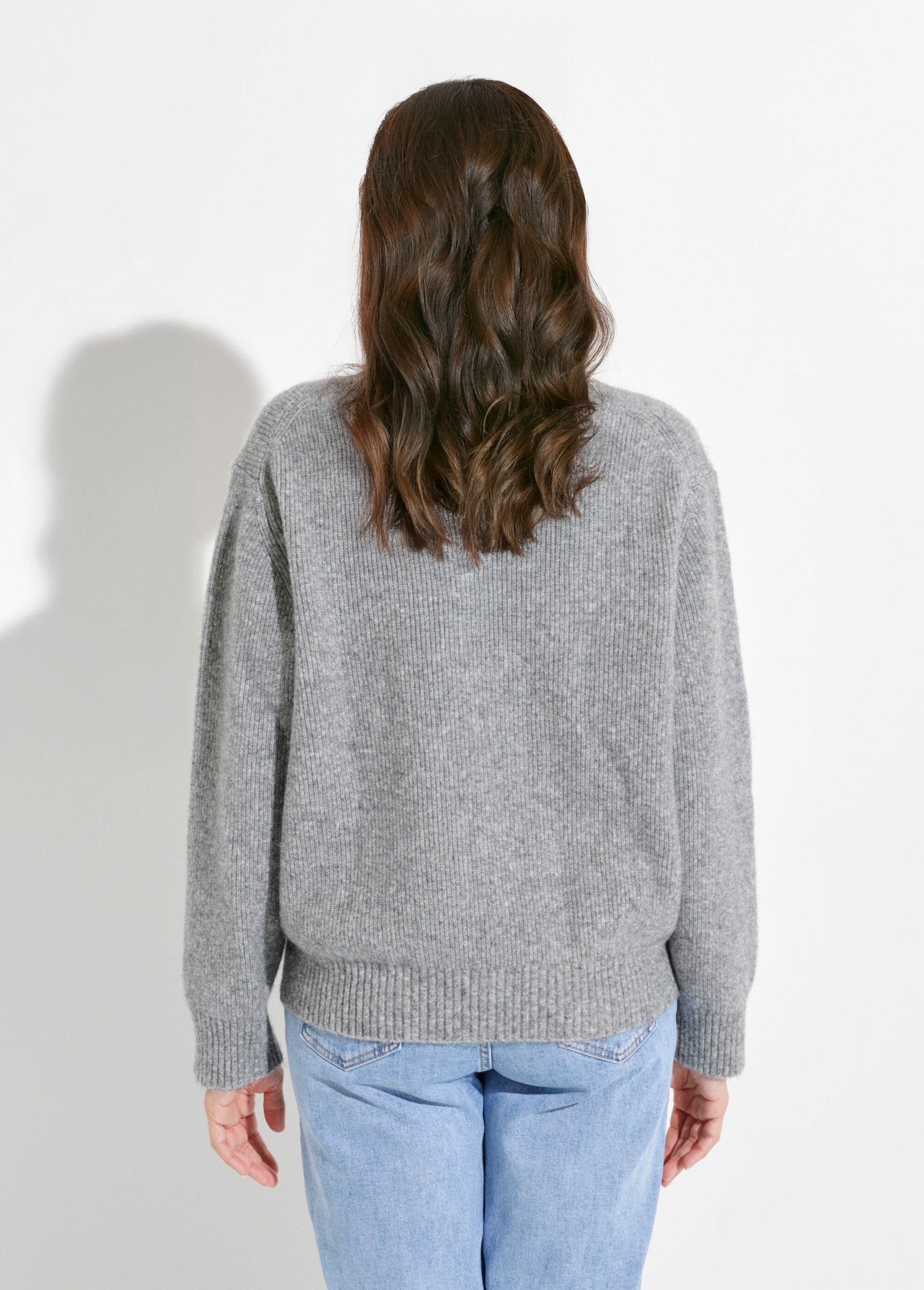 Caldo_maglione_a_coste_con_lana_e_fibre_riciclate_Gris_chine_DO1_slim