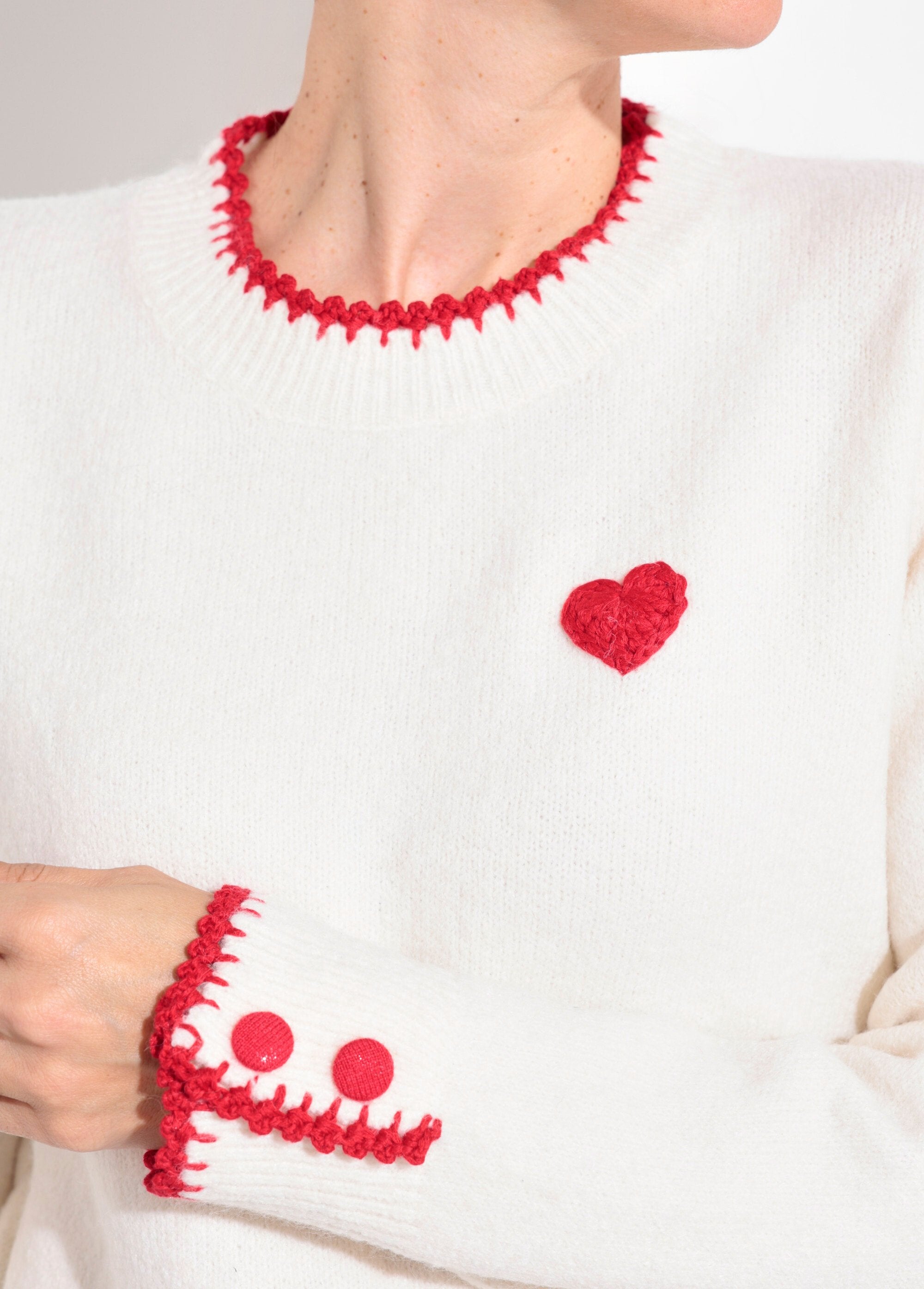 Maglione_in_lana_calda,_dettagli_in_stile_croquet_Ecru_DE1_slim