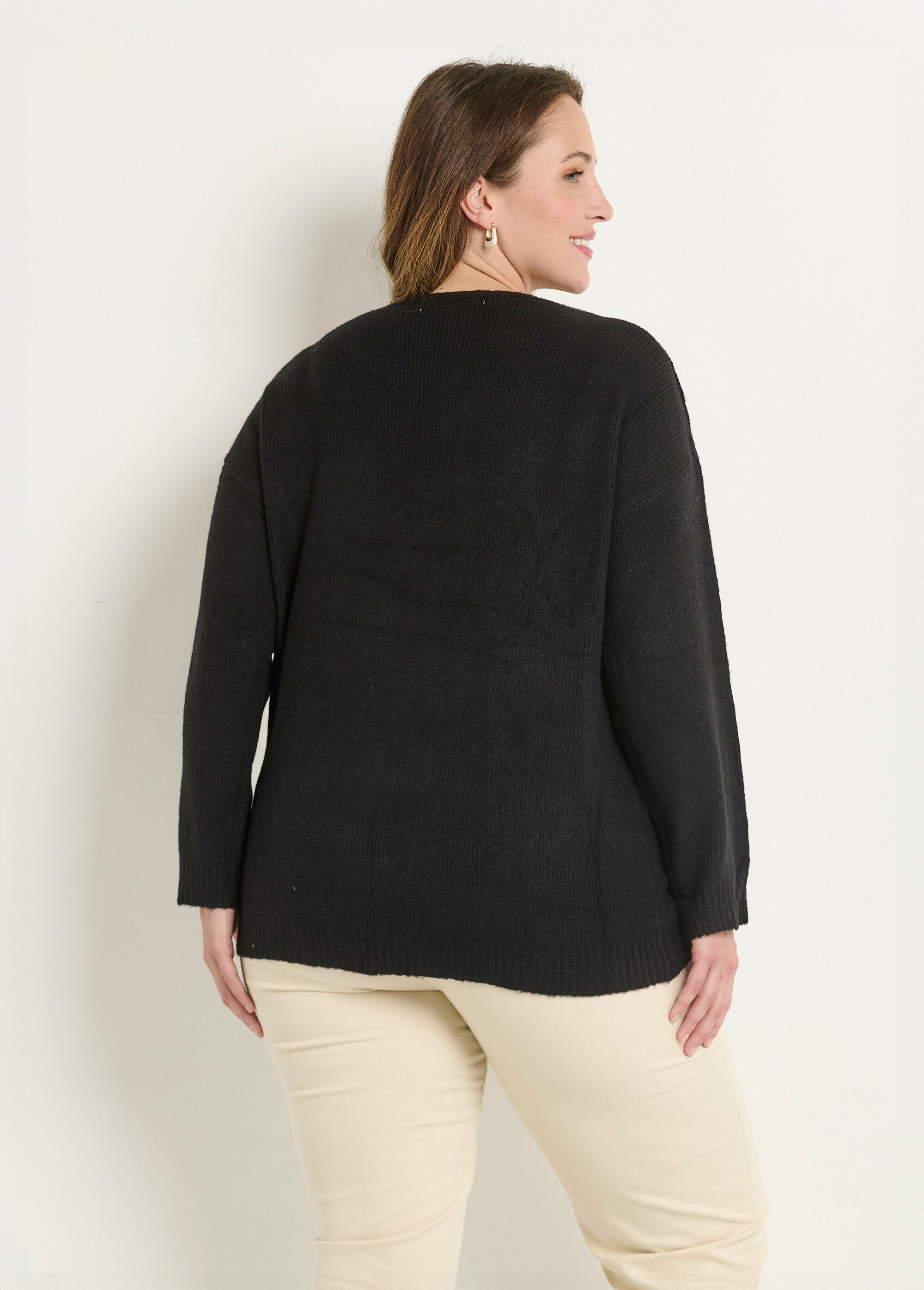 Caldo_maglione_in_maglia_floreale_Noir_DO1_curvy