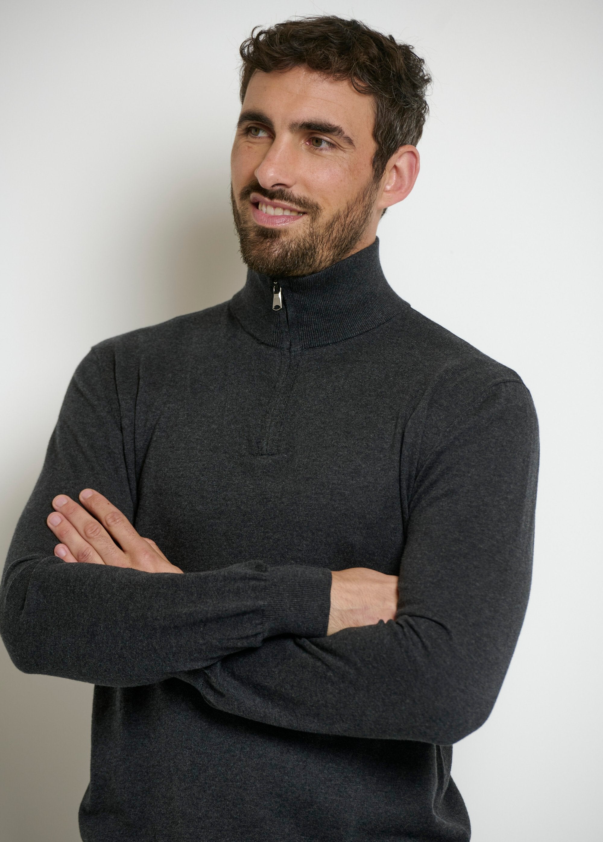 Maglia_con_zip_a_contrasto_con_scollo_trucker_Gris_DE1_slim