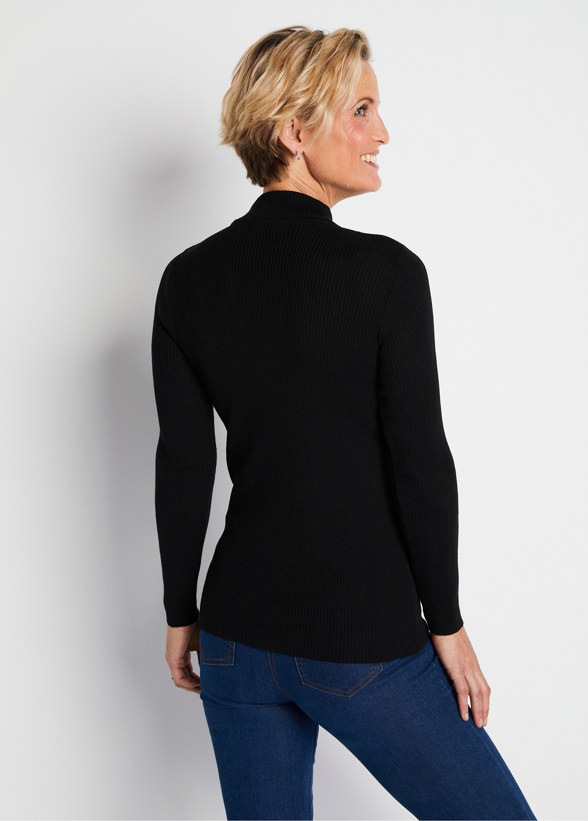Maglia_a_collo_alto_in_lana_merino_Noir_DO1_slim