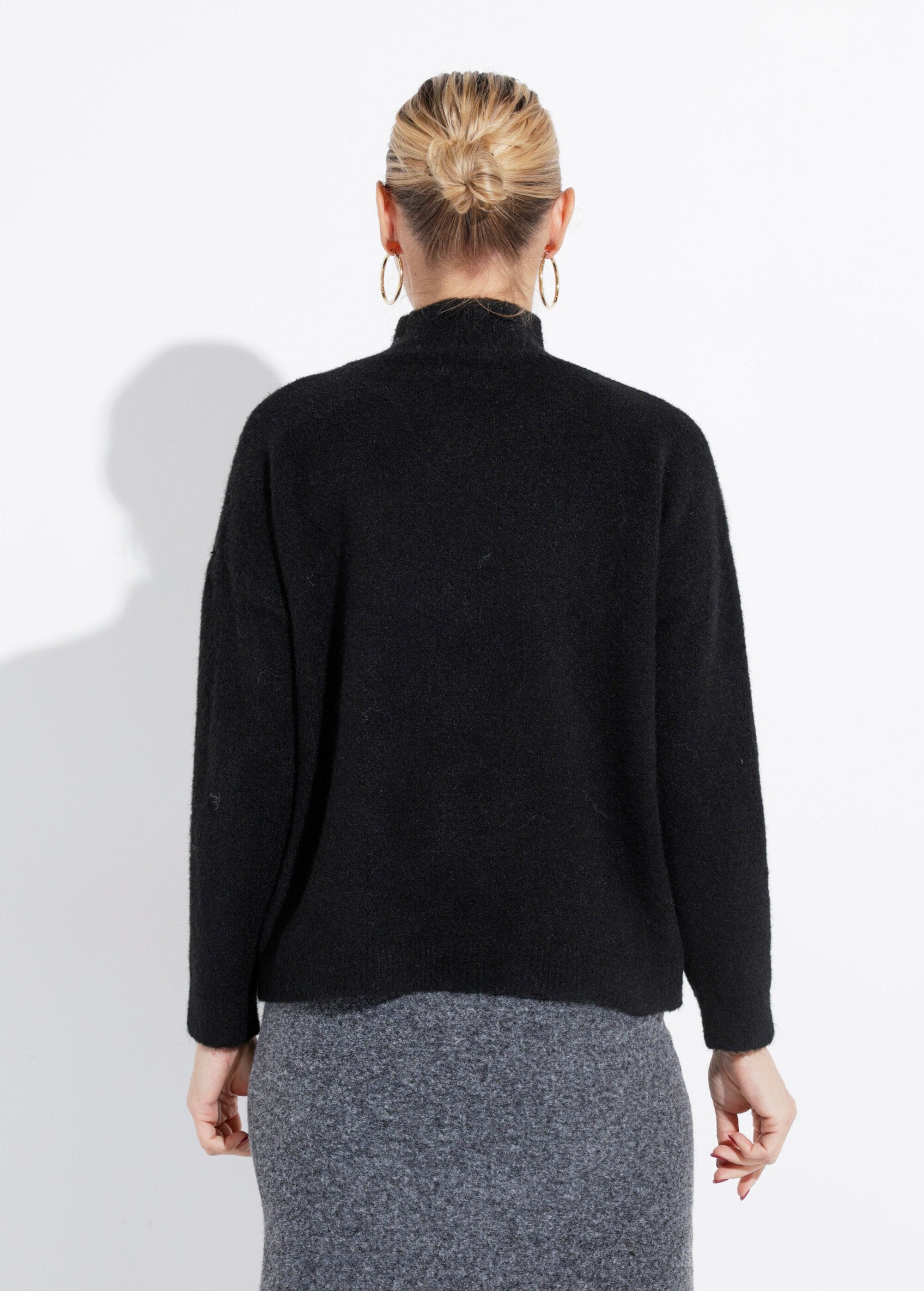 Maglione_a_collo_alto_in_maglia_vaporosa_Noir_DO1_slim