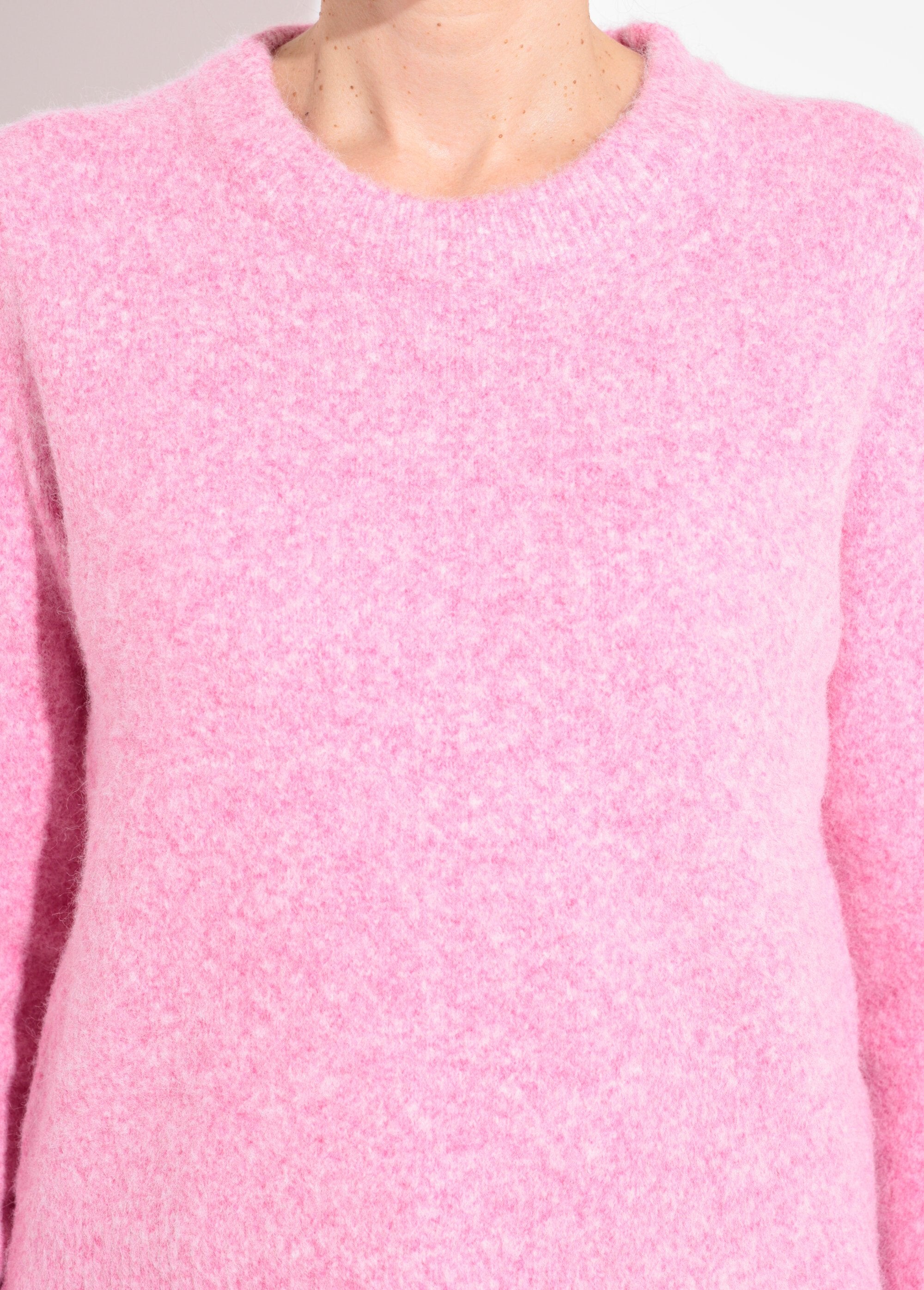 Caldo_e_soffice_maglione_di_lana_con_scollo_rotondo_Rose_DE1_slim