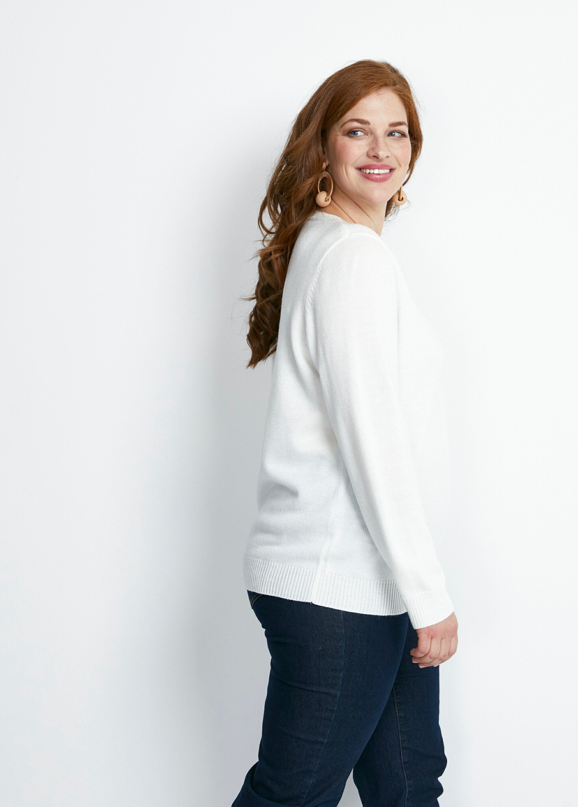 Maglia_con_scollo_rotondo,_fantasia_e_perline_Ecru_DR1_curvy