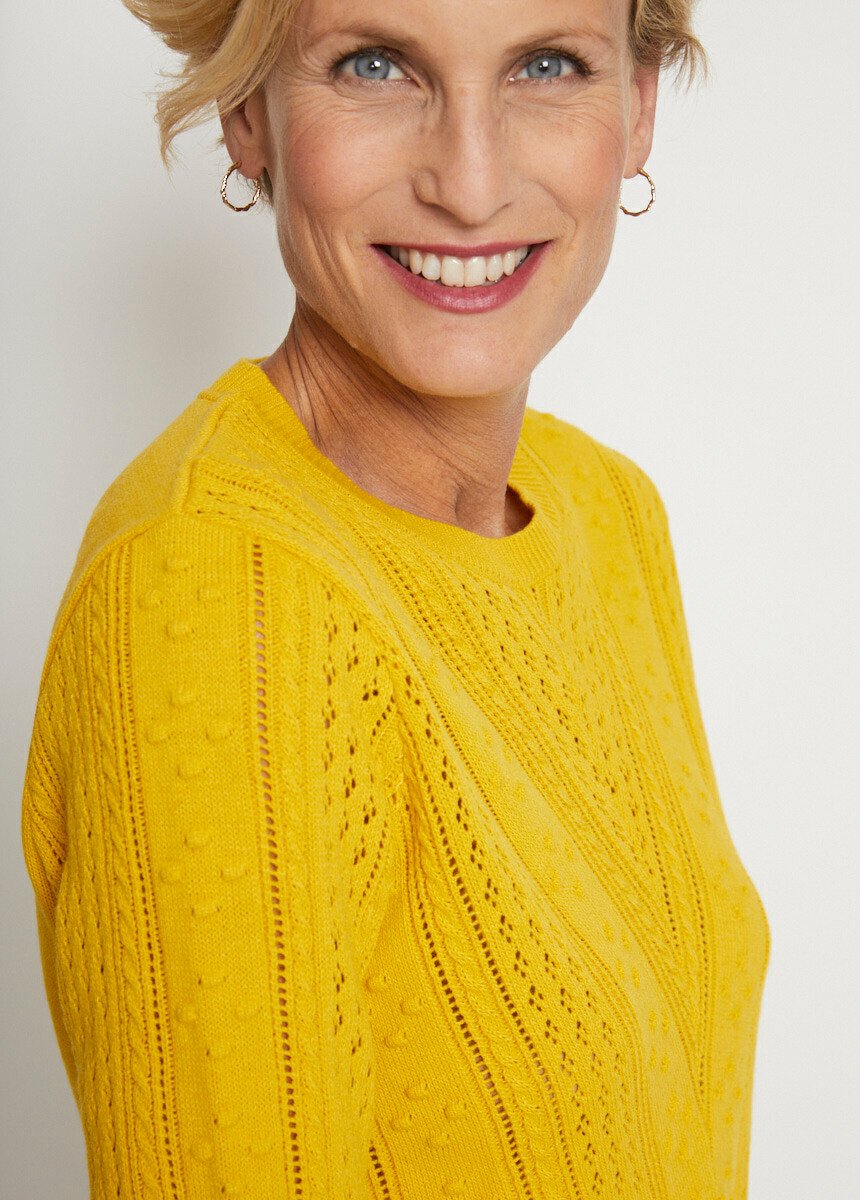 Maglia_traforata_con_scollo_rotondo_e_palline_Miel_DE1_slim