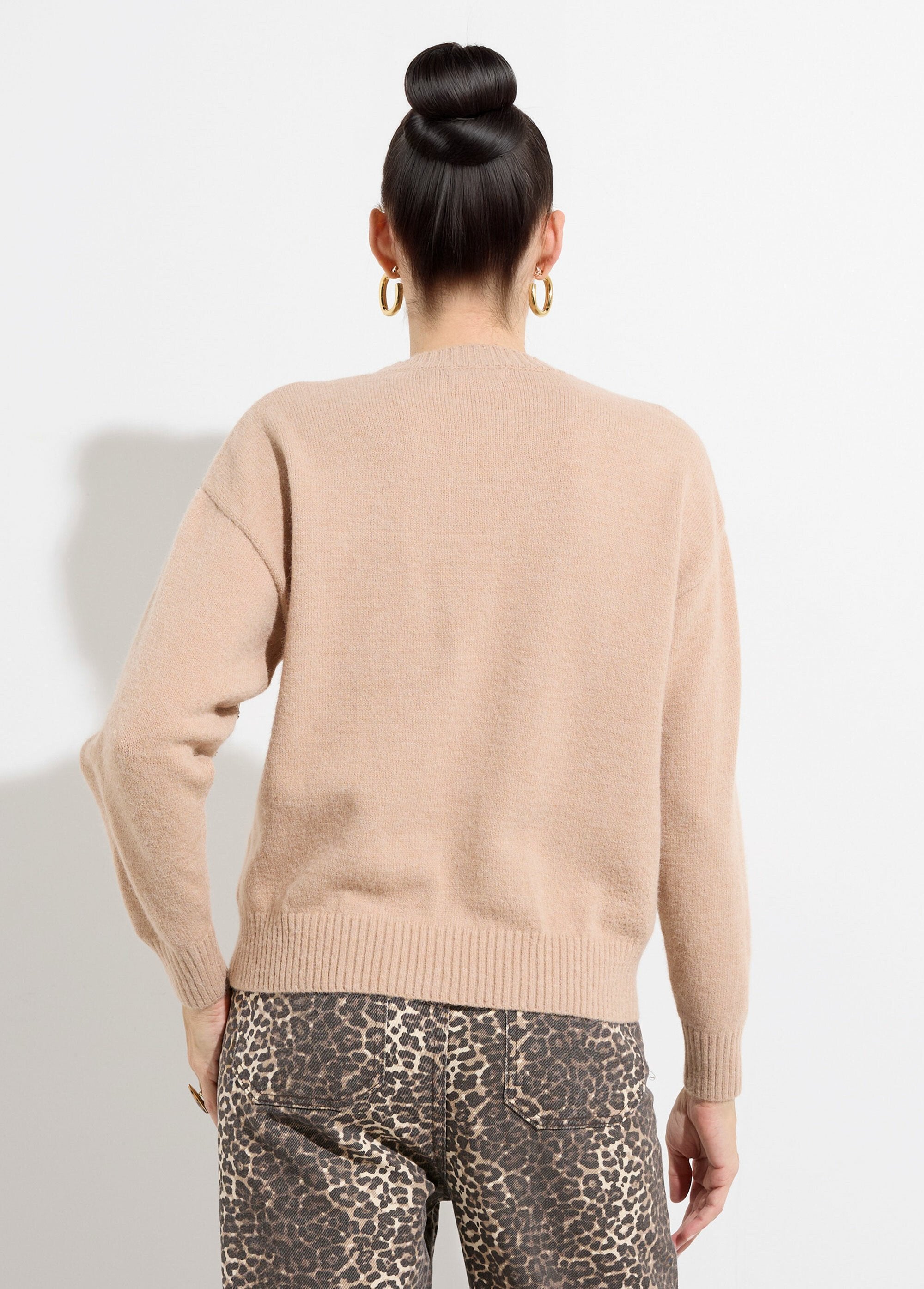 Maglia_a_girocollo_con_perle_e_strass_scintillanti_Beige_DO1_slim