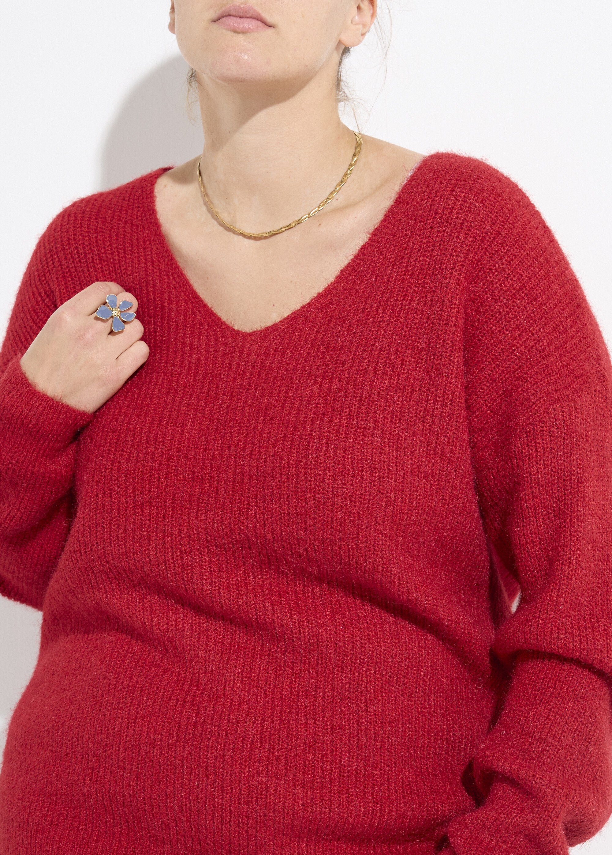 Caldo_maglione_con_scollo_a_V_in_maglia_di_lana_muschiata_Rouge_DE1_curvy