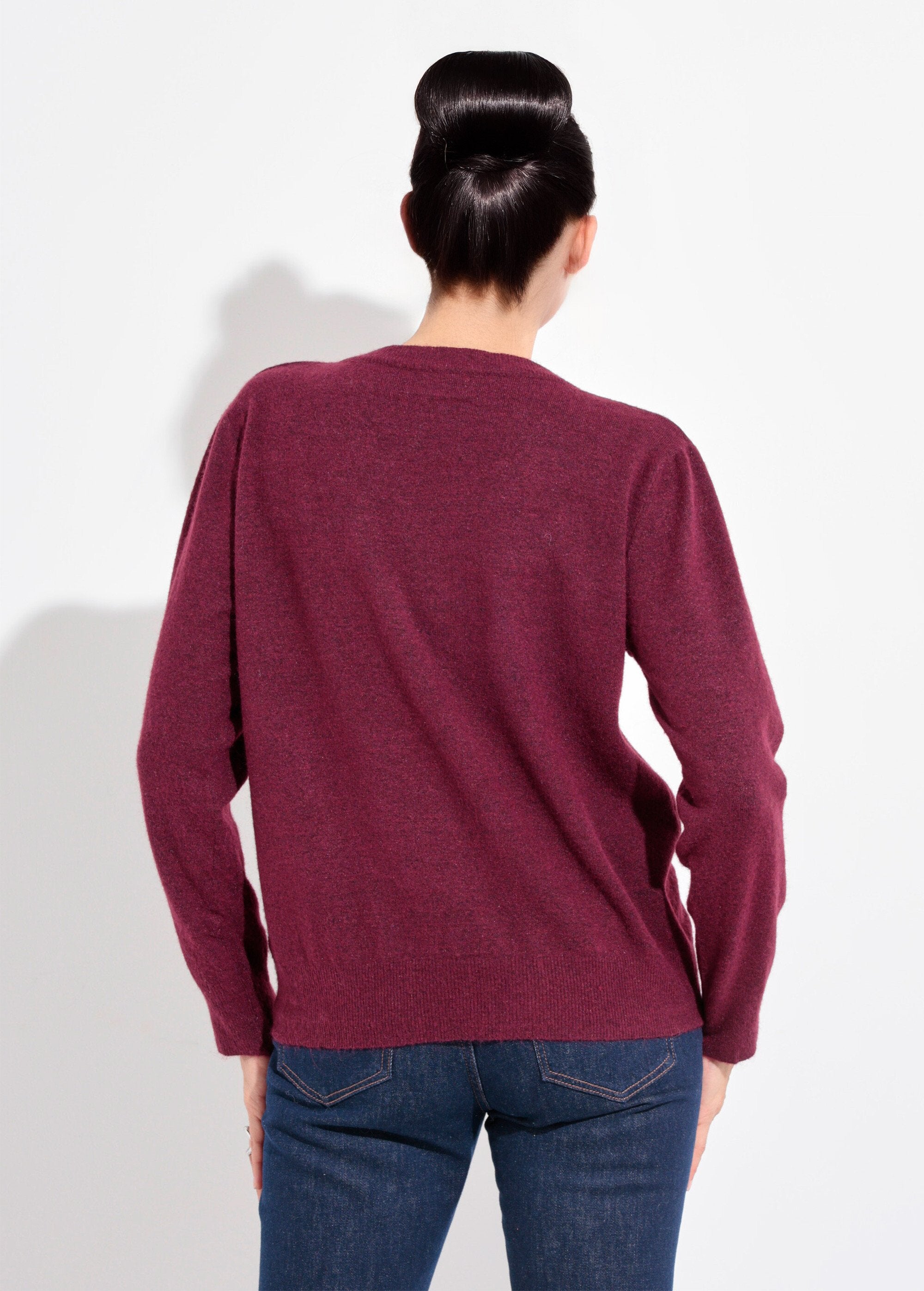 Morbido_e_caldo_maglione_con_scollo_a_V_in_lana_Bordeaux_DO1_slim