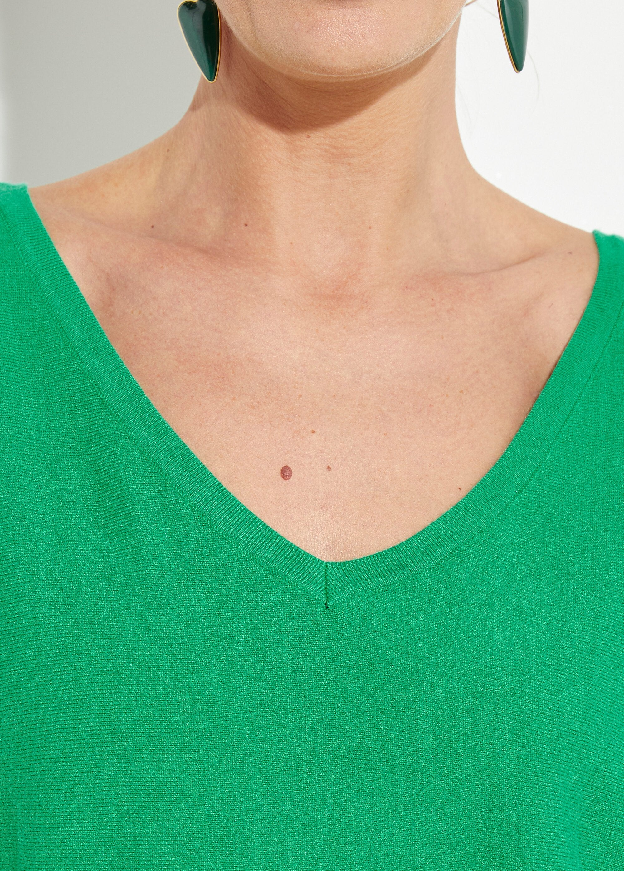 Maglia_con_scollo_a_V,_maglia_fine,_eco-responsabile_Vert_vif_DE1_slim