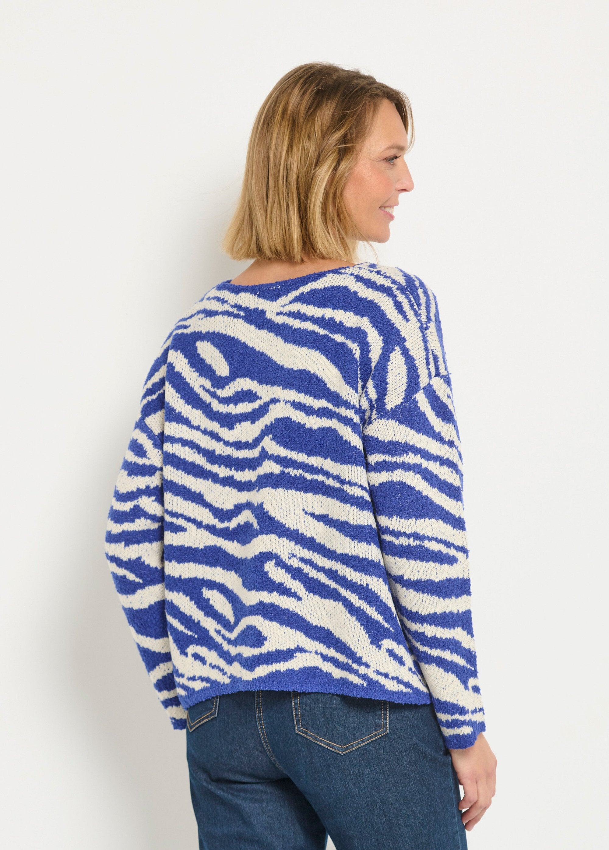 Maglia_con_scollo_a_V_in_maglia_zebrata_muschiata_Bleu_et_blanc_DO1_slim