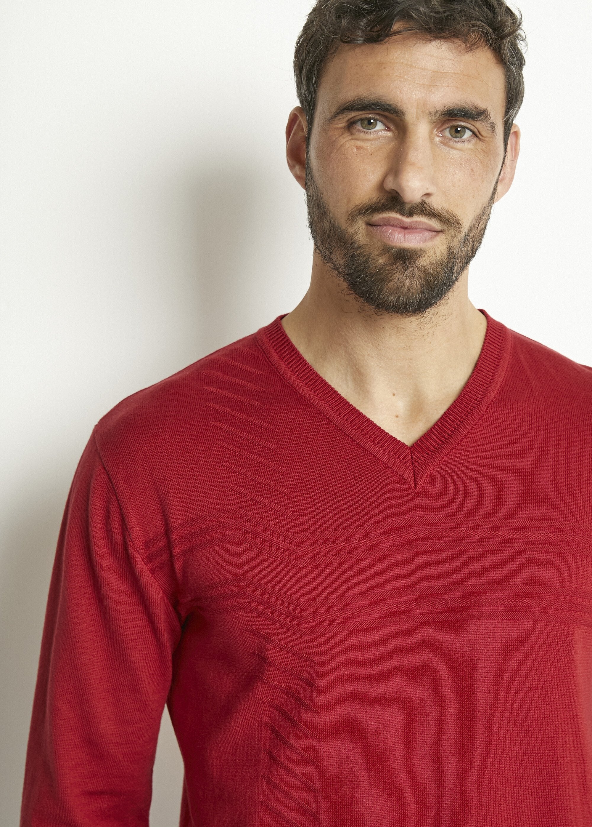 Maglia_a_maniche_lunghe_in_cotone_con_scollo_a_V_Bordeaux_DE1_slim