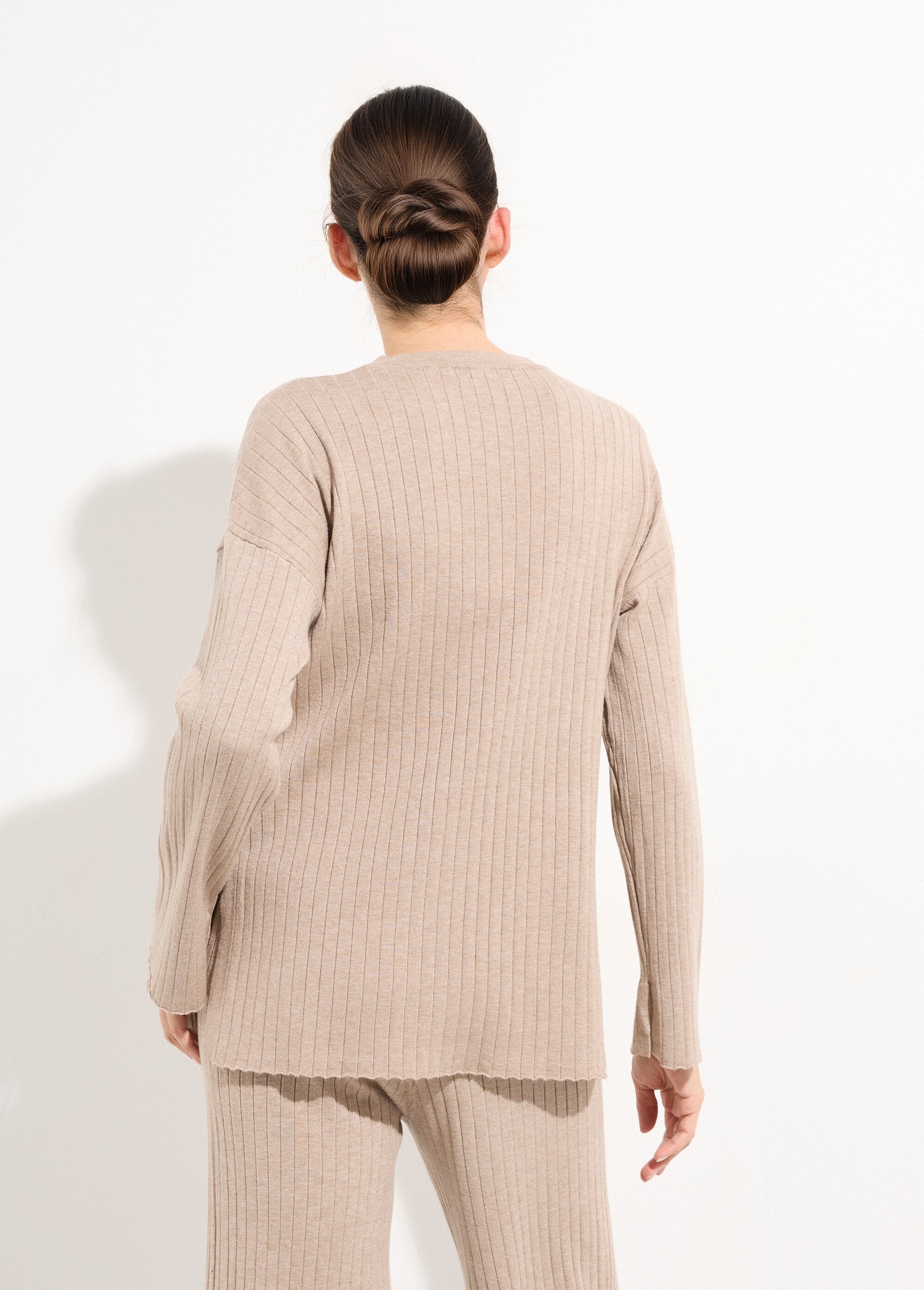 Maglione_comfort_con_maglia_a_coste_piatte_Beige_DO1_slim