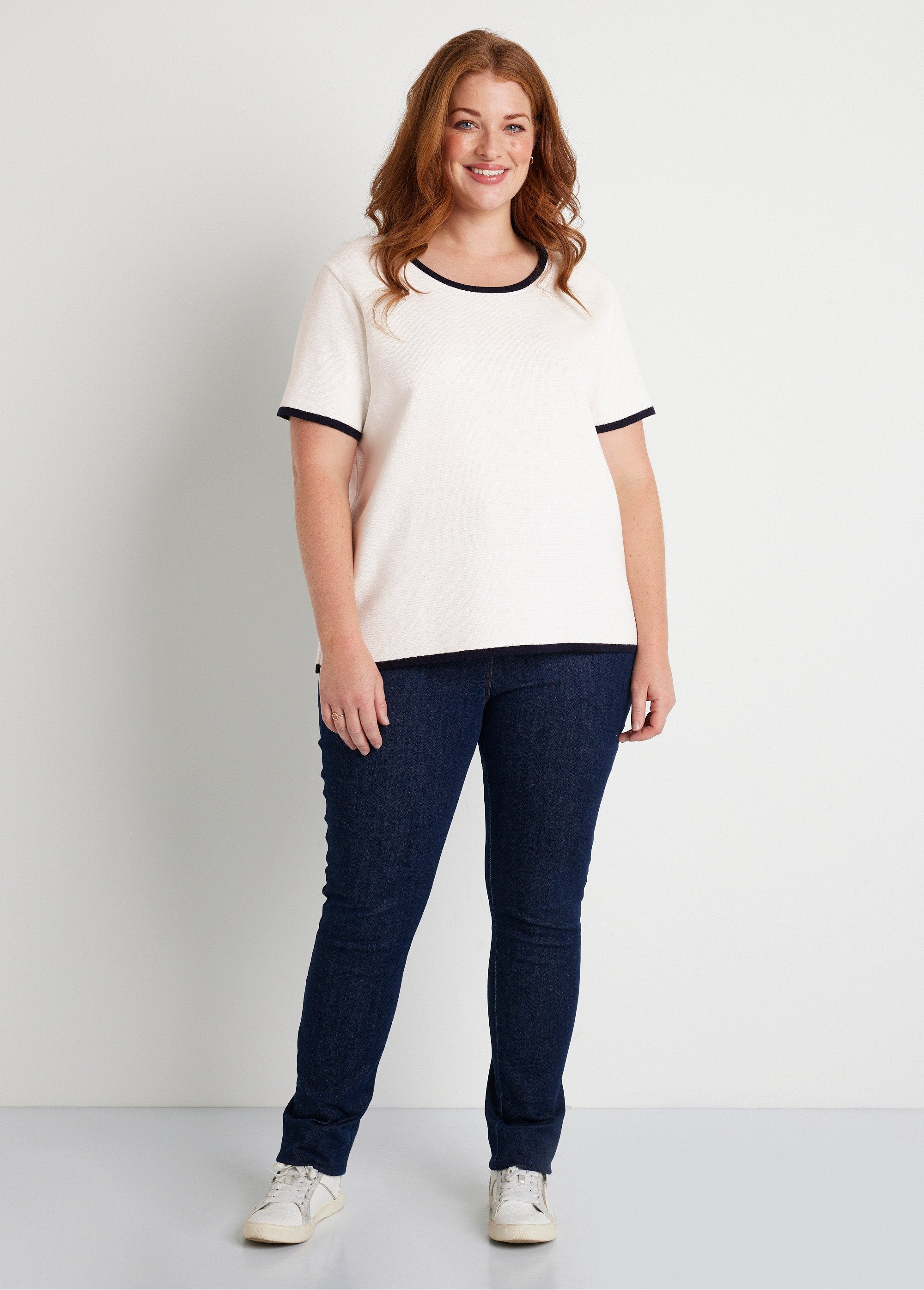 Maglia_a_maniche_corte_bicolore_Bianco_e_blu_scuro_SF1_curvy