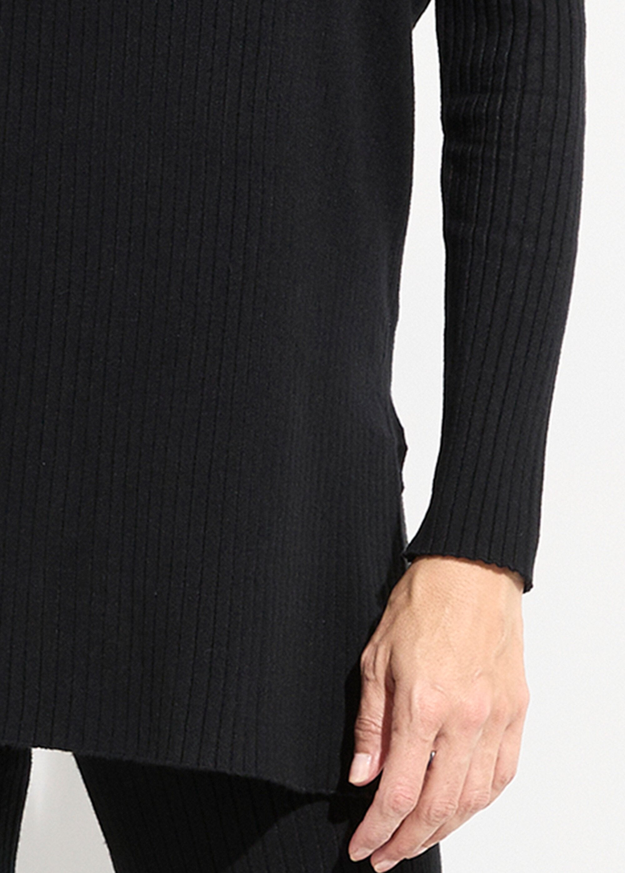 Maglione_in_maglia_a_maglia_grossa,_collo_alto_Noir_DE1_slim