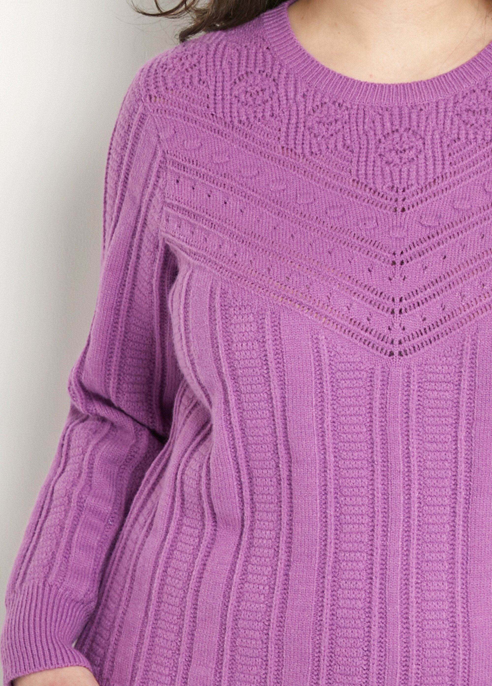 Morbido_maglione_traforato_con_scollo_rotondo_Parme_DE1_curvy