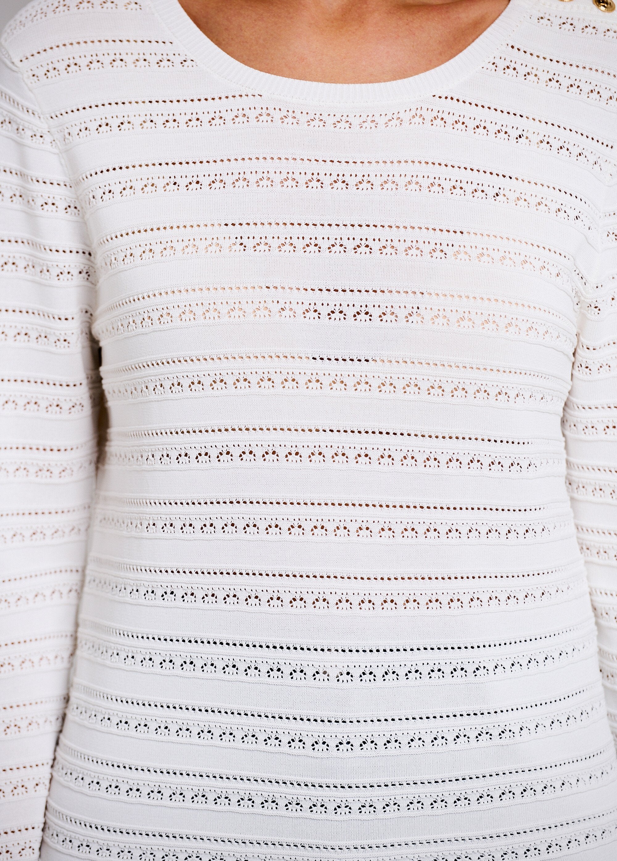 Morbido_maglione_corto_a_tinta_unita_con_scollo_rotondo_e_maniche_lunghe_Blanc_DE1_slim