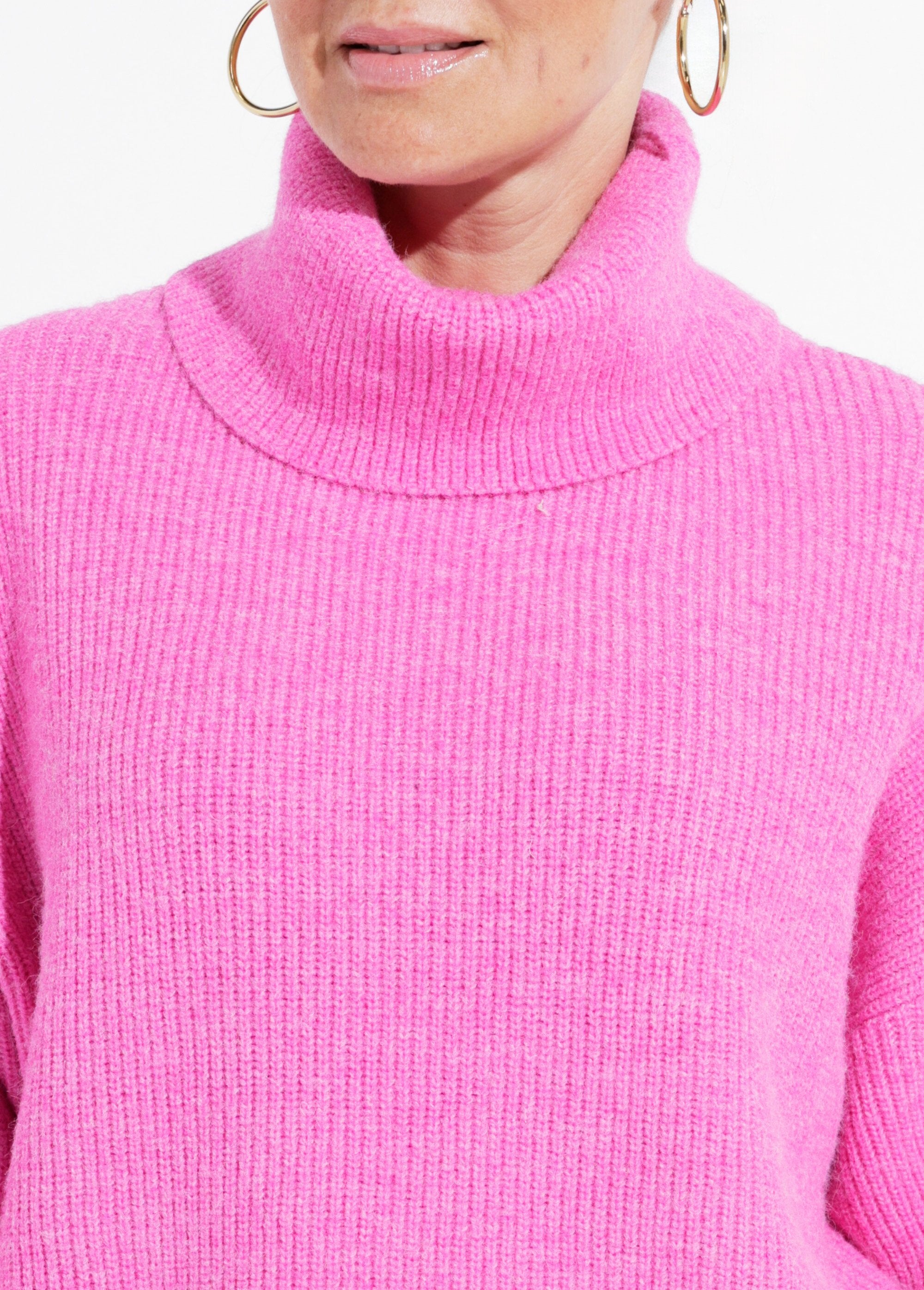 Maglione_in_maglia_con_morbido_dolcevita_Fuchsia_DE1_slim