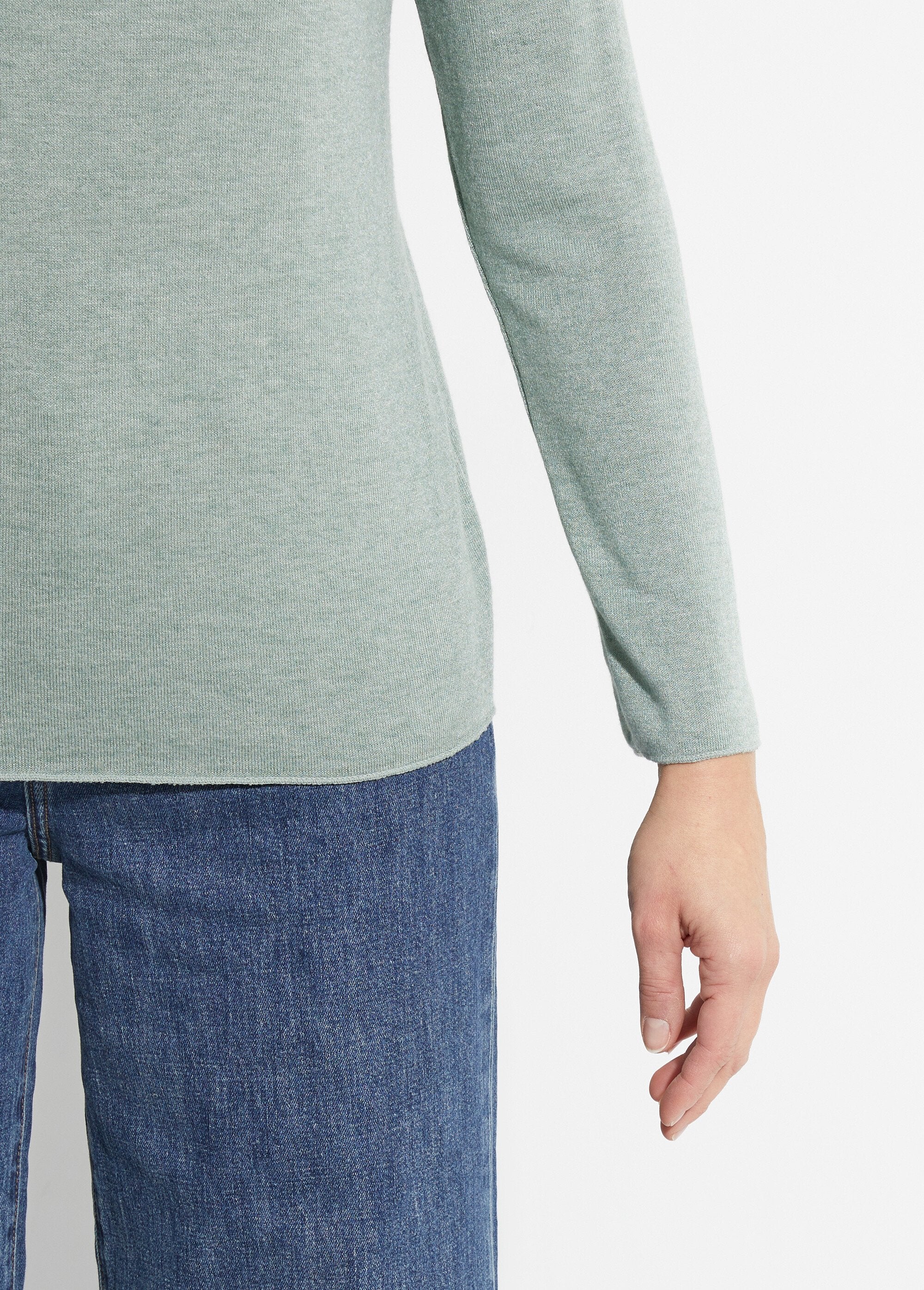 Maglione_sottile_in_angora_e_lana,_scollo_a_V_Vert_amande_DE2_slim