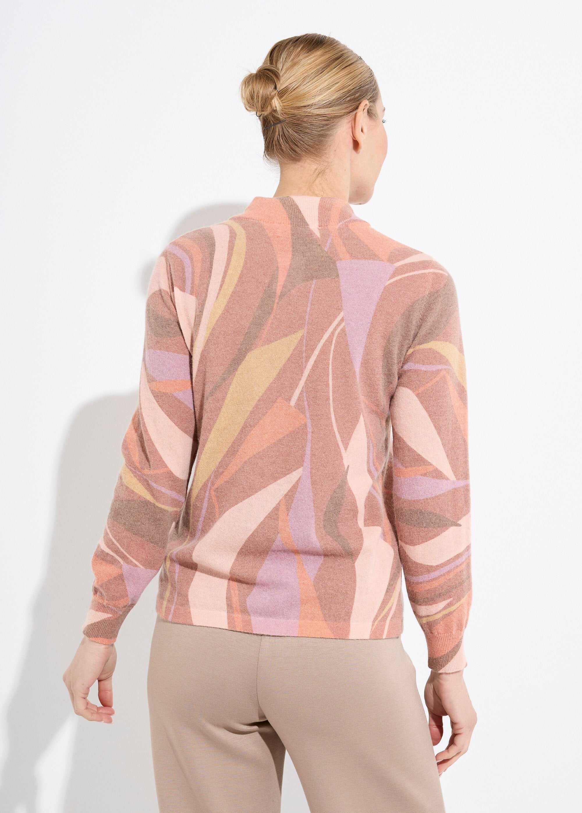 Caldo_maglione_a_collo_alto_con_stampa_in_lana_e_angora_Noisette_et_beige_DO1_slim