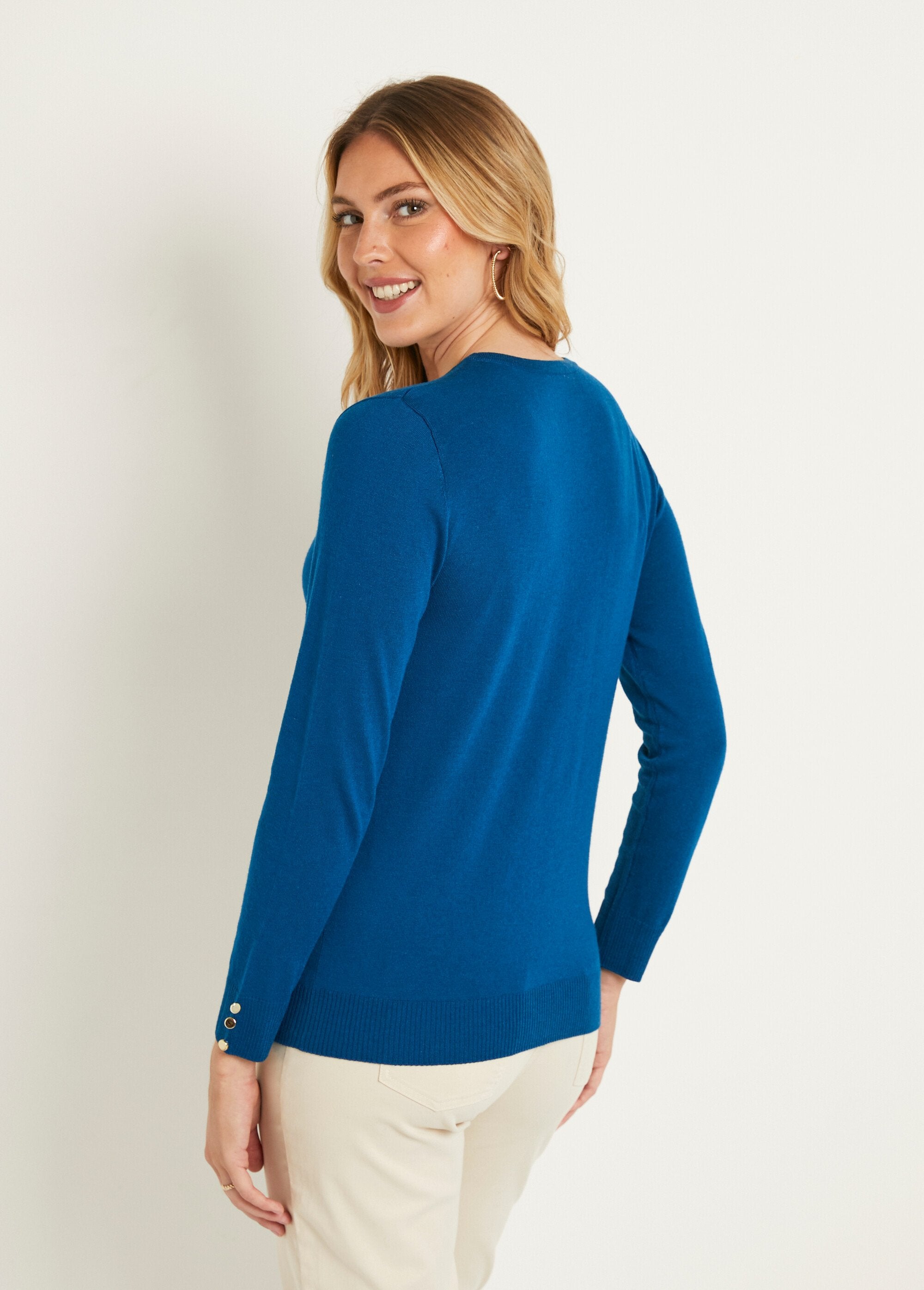 Maglione_sottile_in_jersey_tinta_unita_con_scollo_a_V_in_lana_merino_Canard_DO1_slim