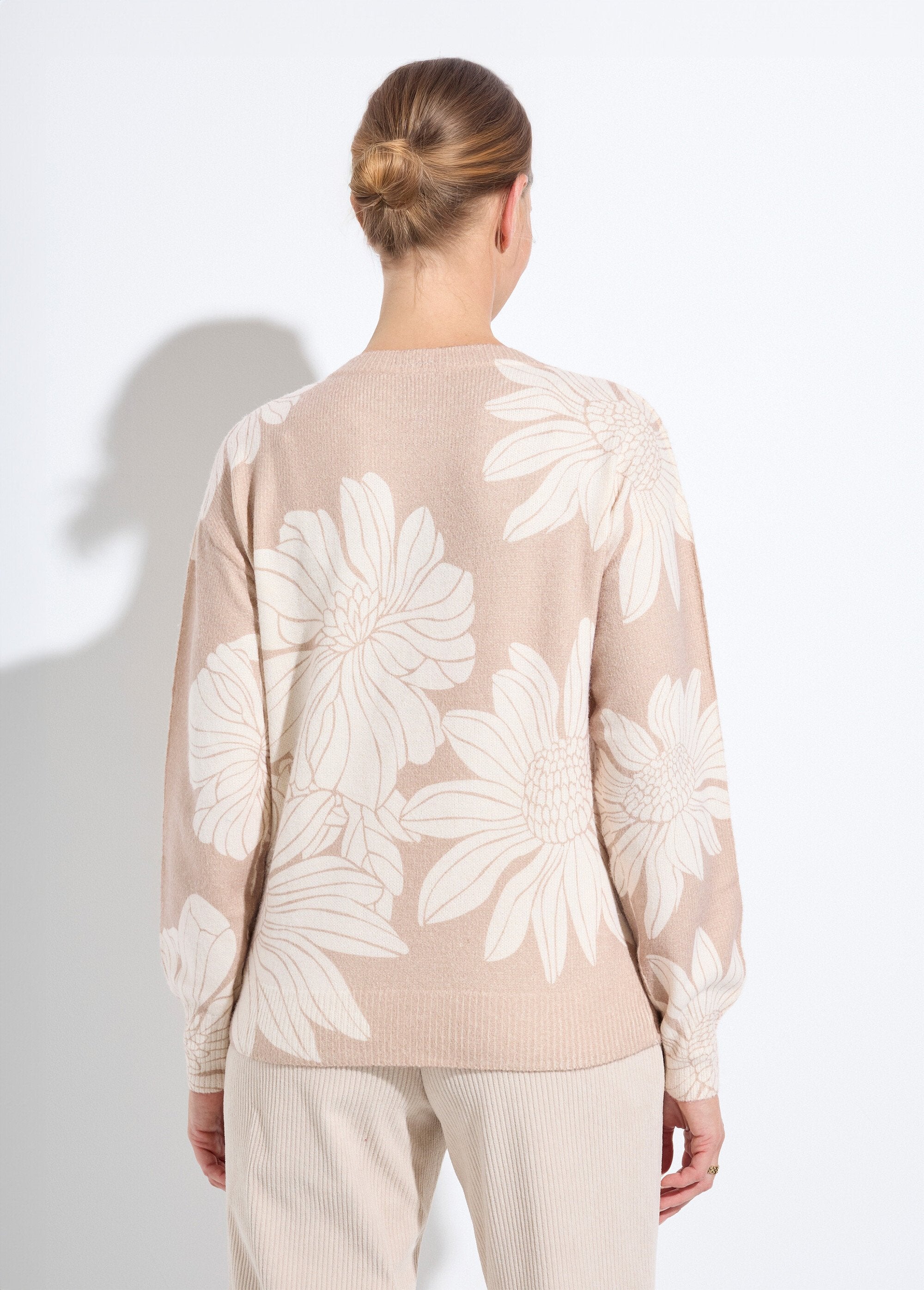 Maglia_sottile_con_stampa_floreale_e_collo_rotondo_con_paillettes_Beige_DO1_slim