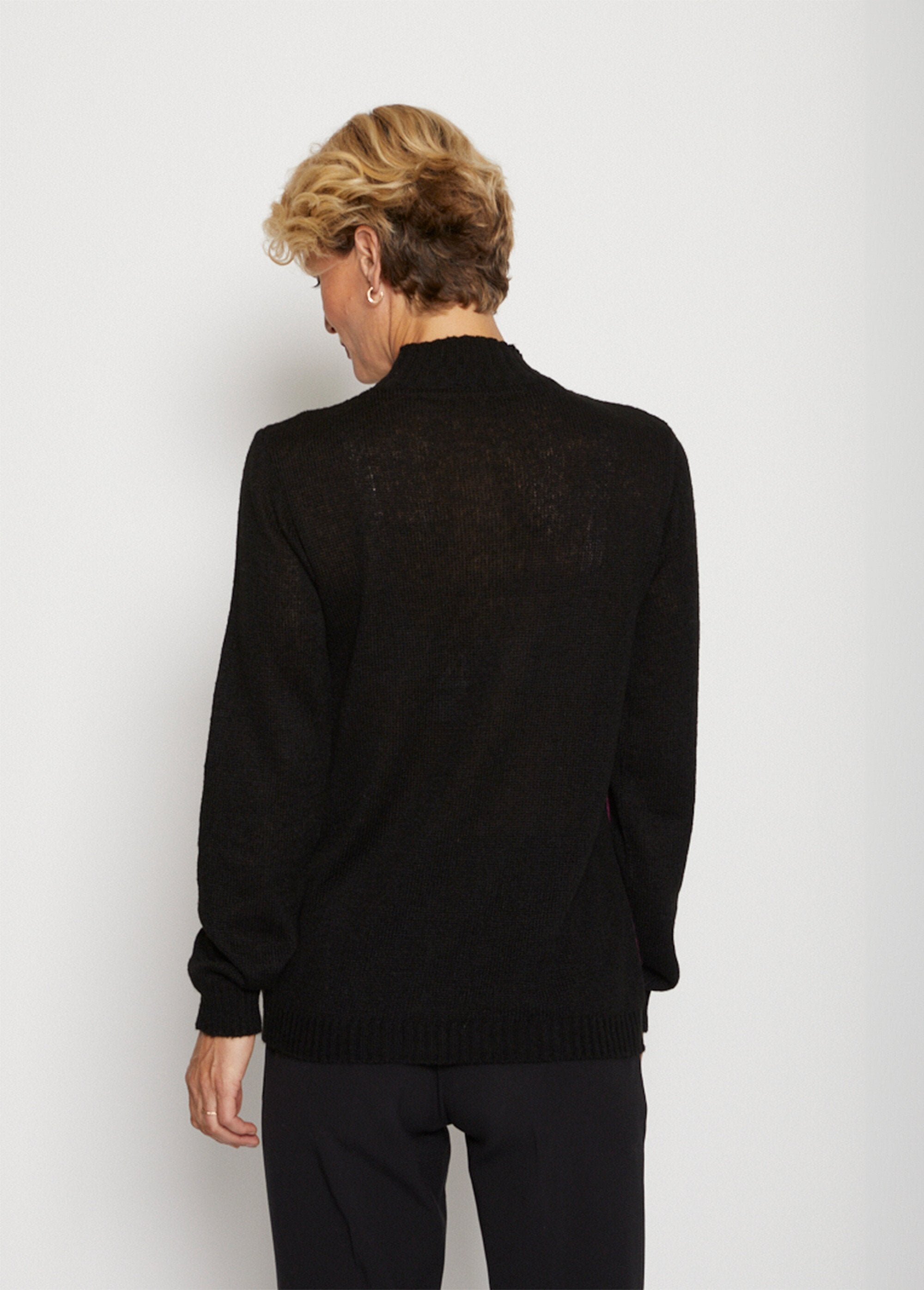 Maglia_jacquard_a_collo_alto_Noir_et_cassis_DO1_slim