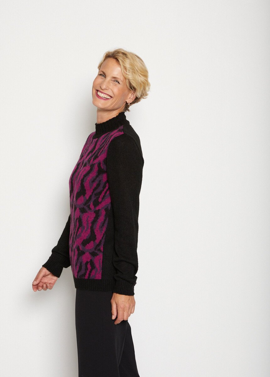 Maglia_jacquard_a_collo_alto_Noir_et_cassis_DR1_slim