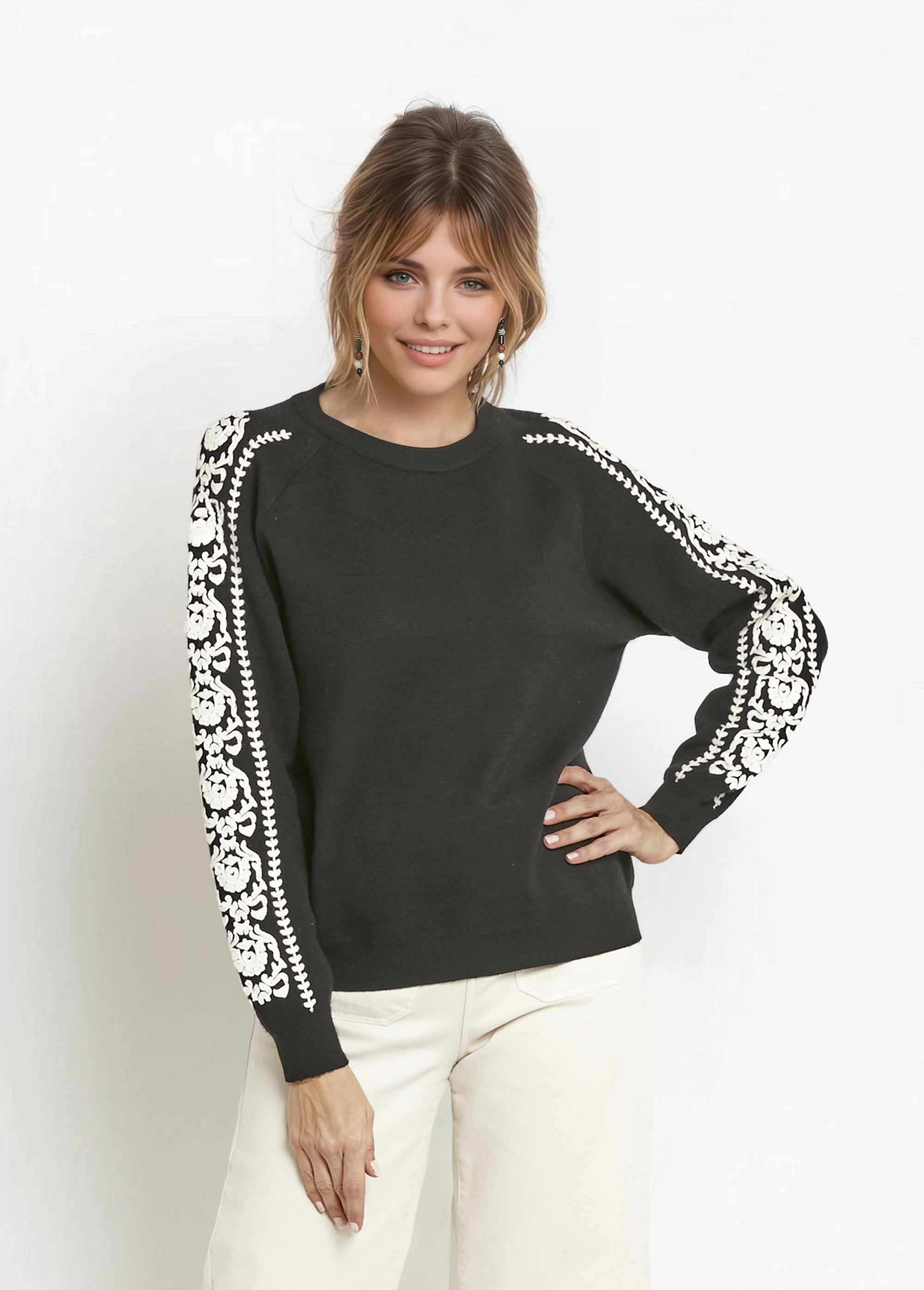Maglia_a_maglia_grossa_con_maniche_ricamate_Noir_FA1_slim