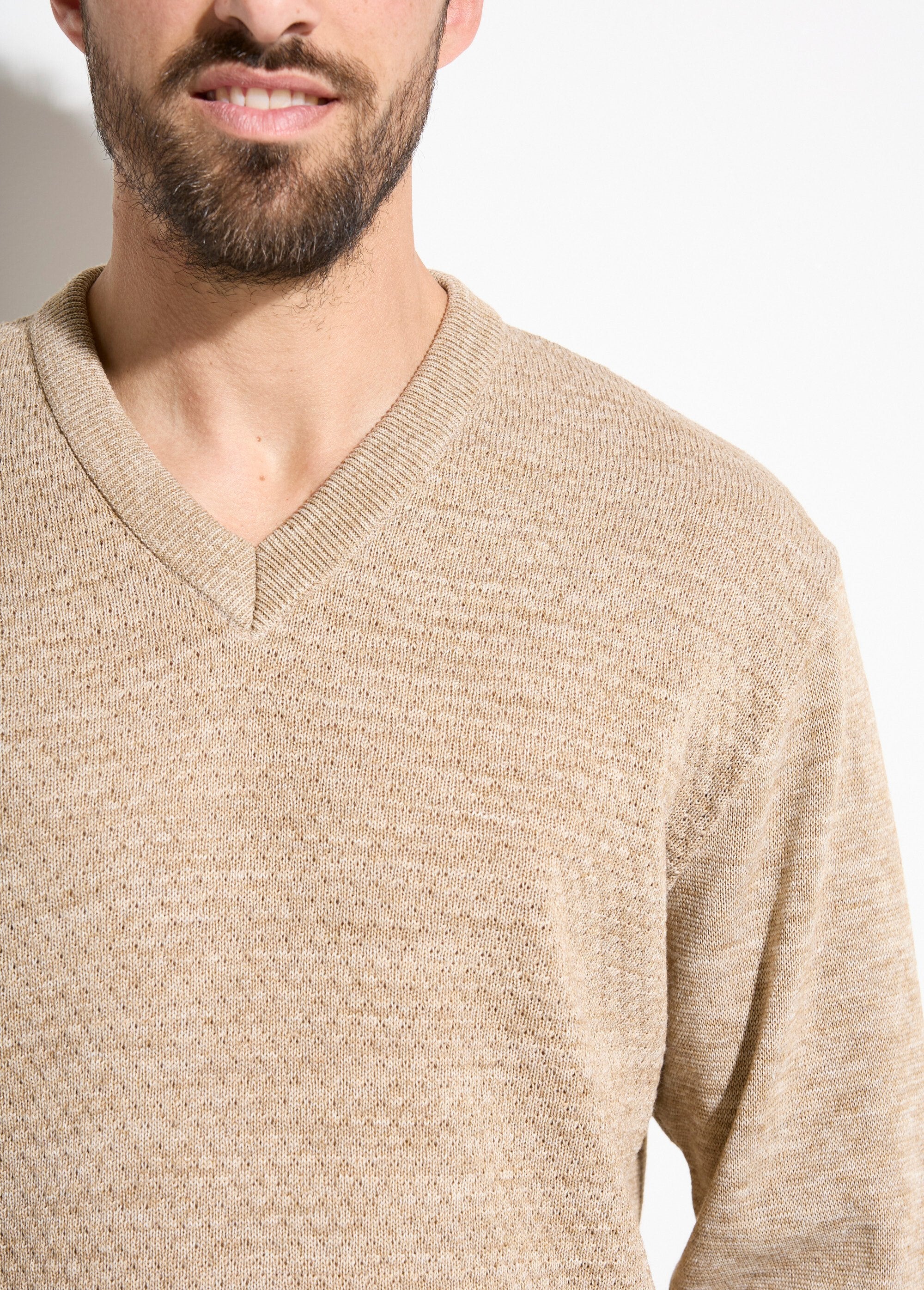 Maglia_in_lana_con_scollo_a_V_e_maniche_lunghe_Beige_DE1_slim