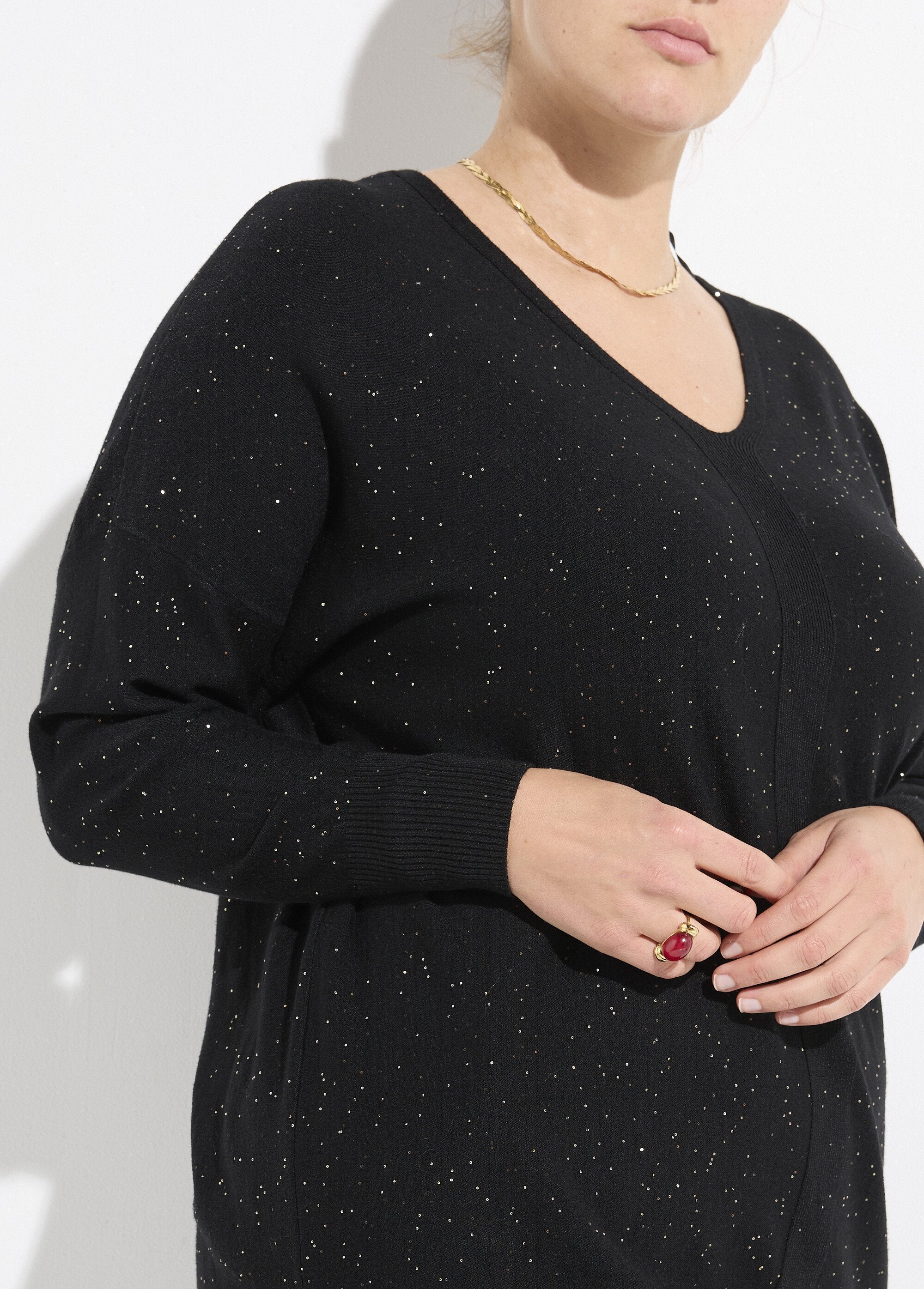 Maglia_a_maglia_fine_con_mini_paillettes_Noir_DE1_curvy