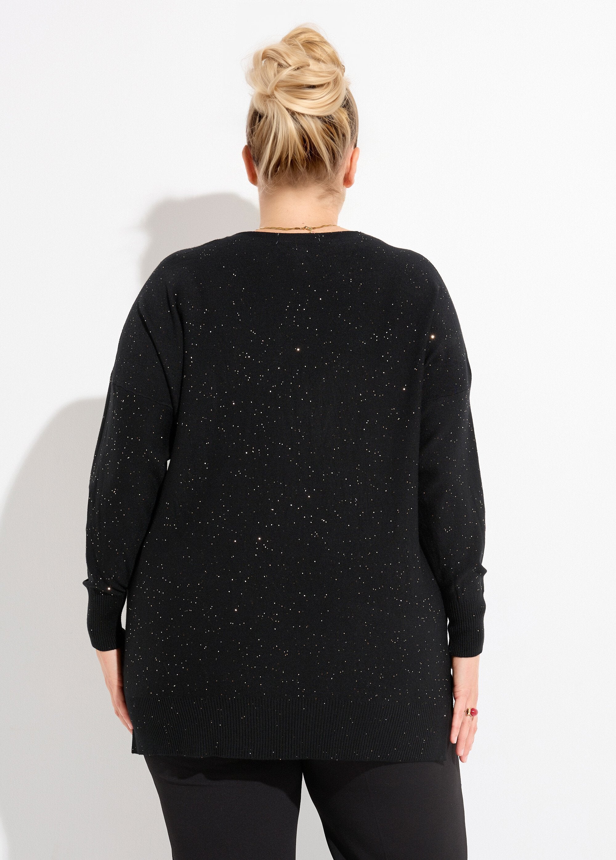 Maglia_a_maglia_fine_con_mini_paillettes_Noir_DO1_curvy