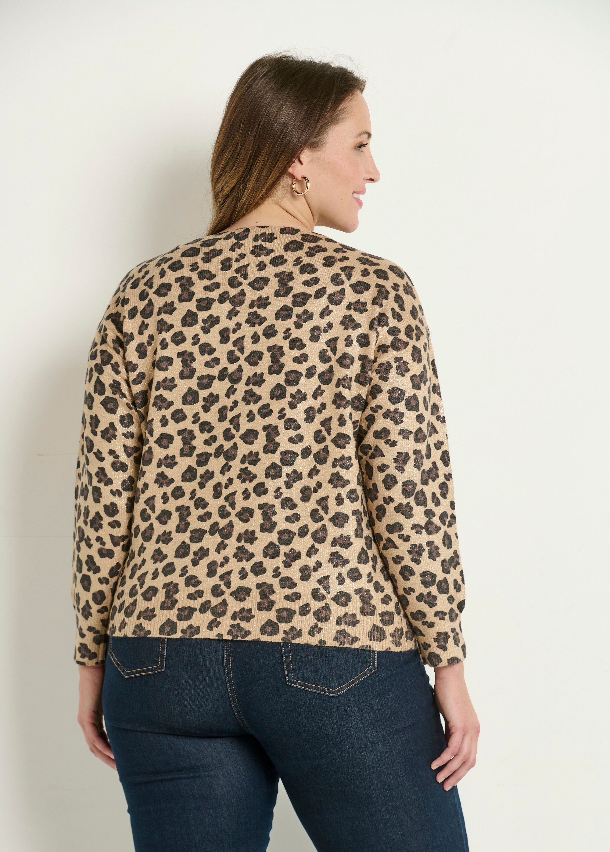 Maglia_leopardata_metallizzata_con_scollo_a_V_Leopard_DO1_curvy