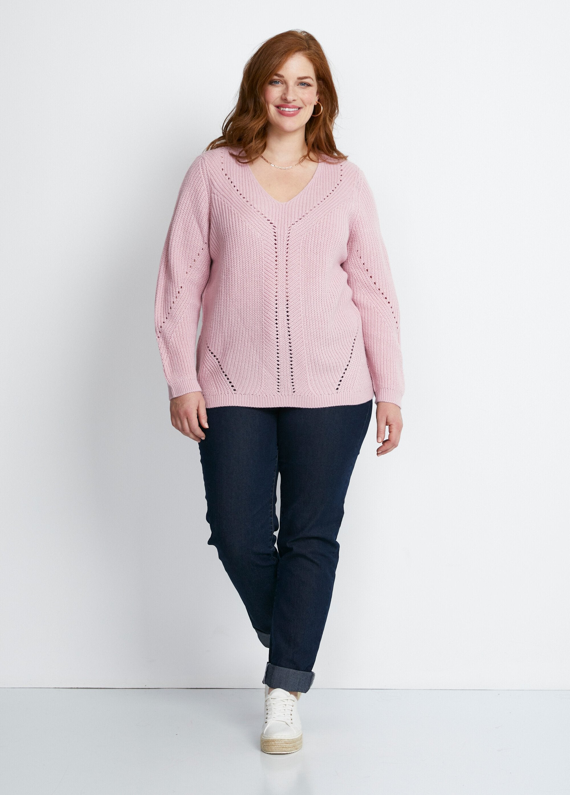 Maglia_con_scollo_a_V_traforata_e_con_perline_Rose_SF1_curvy