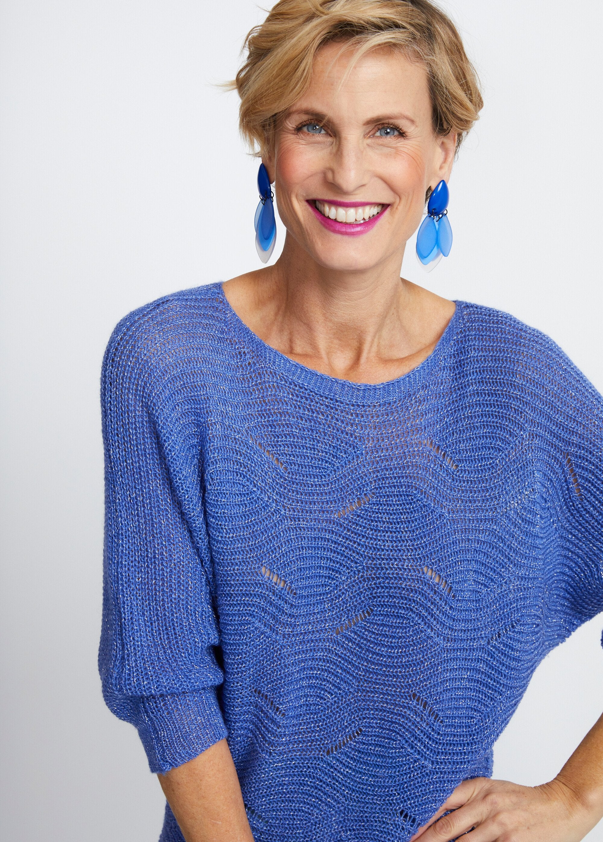 Maglia_traforata_con_volume_in_scatola_Bleu_DE1_slim