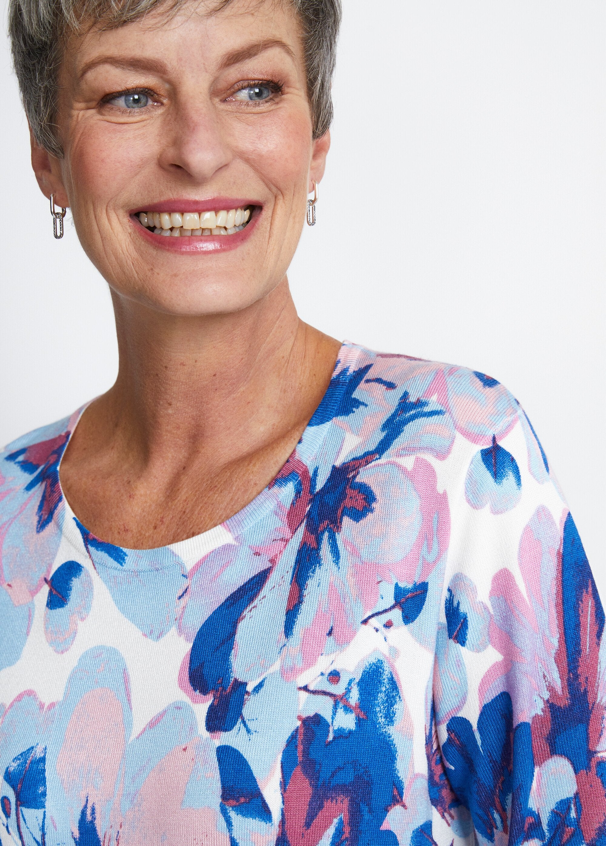 Maglia_con_maniche_a_3/4_e_stampa_floreale_Bleu_et_rose_DE1_slim