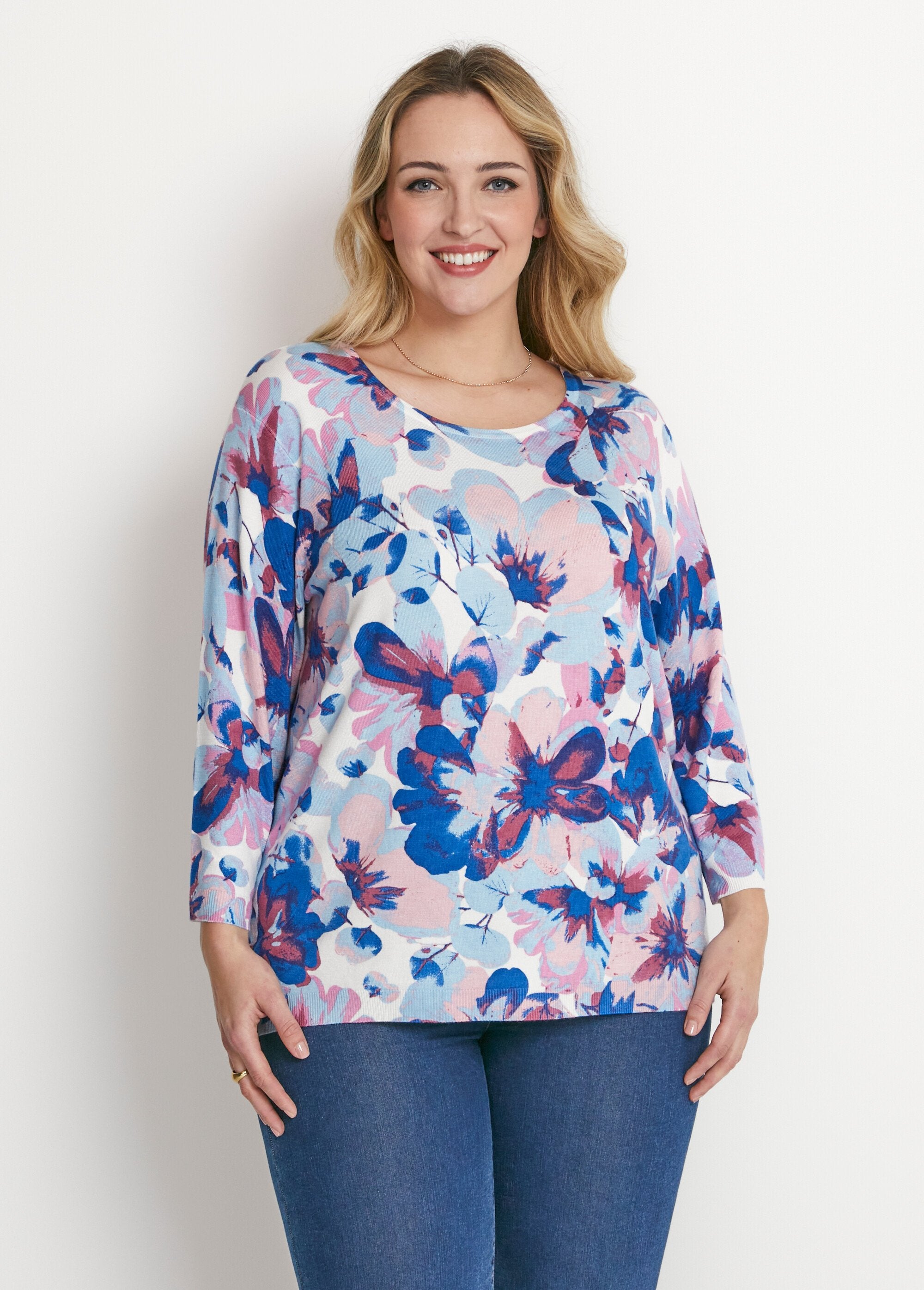 Maglia_con_maniche_a_3/4_e_stampa_floreale_Bleu_et_rose_FA1_curvy