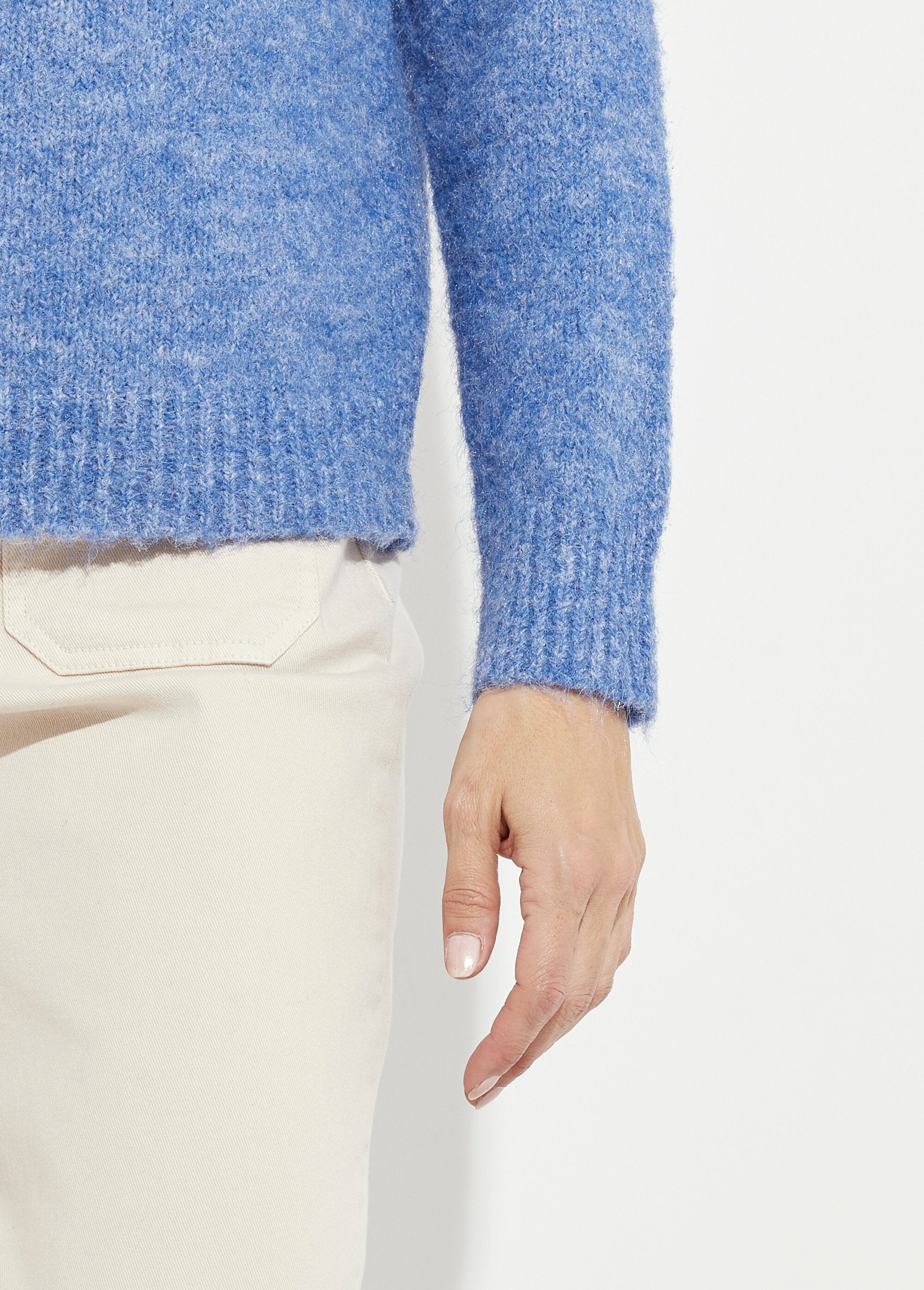 Morbido_maglione_a_girocollo_con_fiori_ricamati_Bleu_DE2_slim