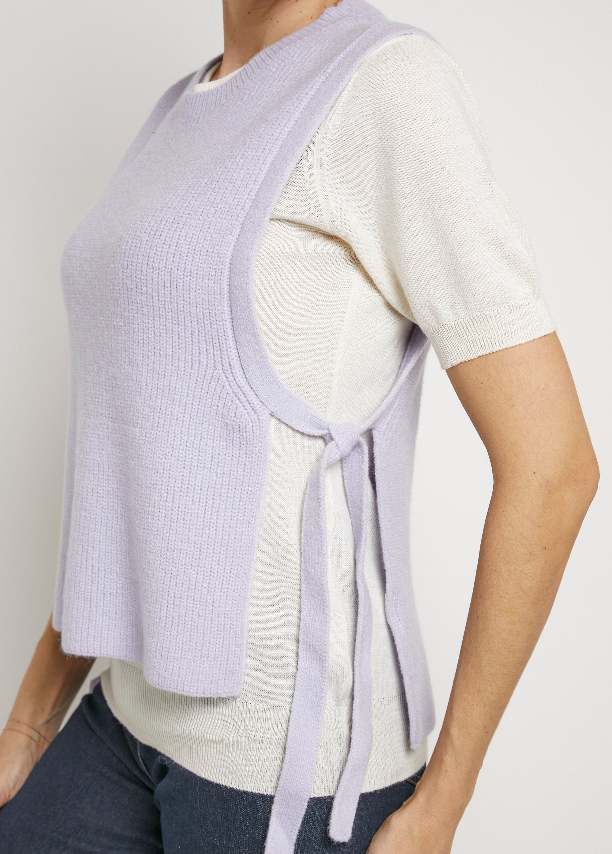 Maglia_senza_maniche_con_cravatta_laterale_Violet_clair_DE2_slim