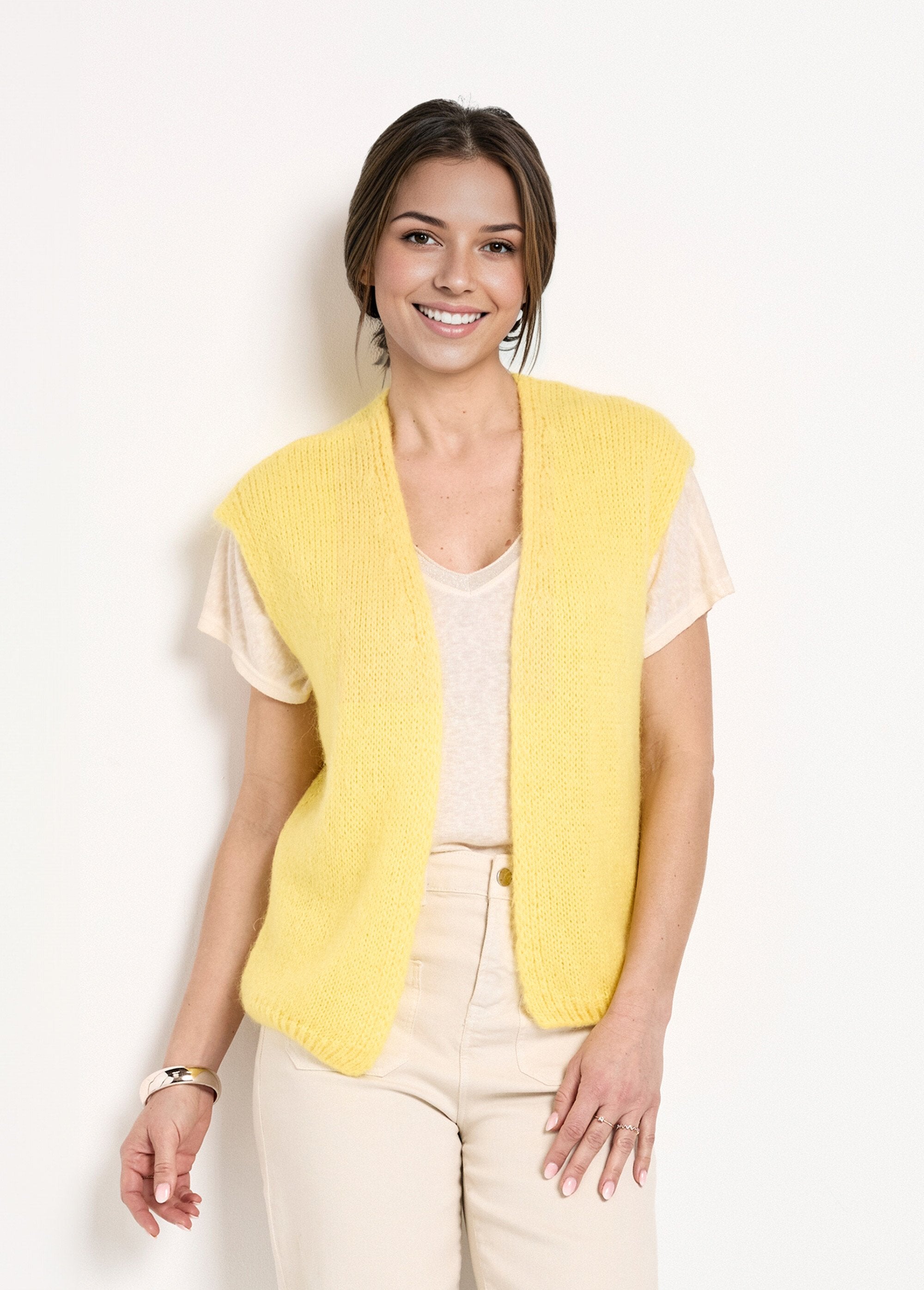 Maglia_senza_maniche_con_bordi_in_calda_lana_mohair_Jaune_FA1_slim